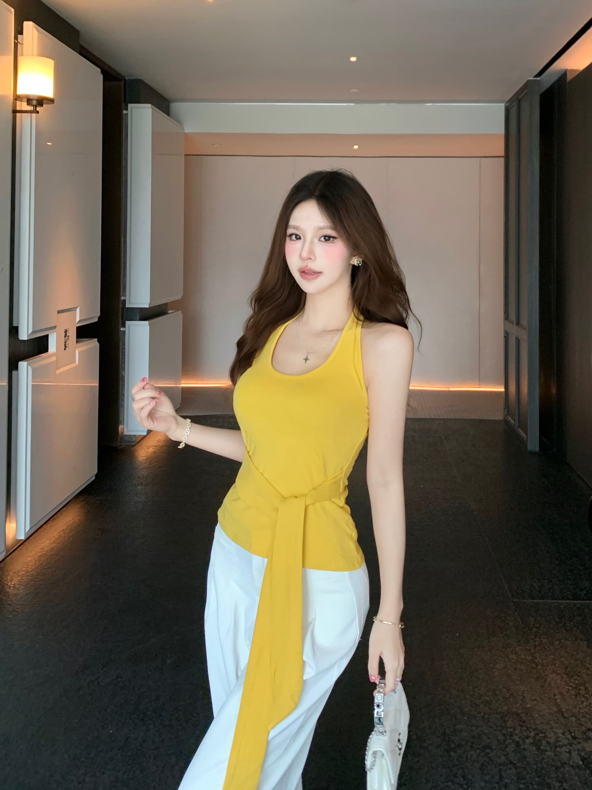 사람들 면 홀로우 아웃 아름다움 뒤로 황색 행침 목 조끼 여성 여름 스트랩 몸매 가꾸기 민소매 인사이드 잡아라. 의류 트렌디 상세 이미지 5