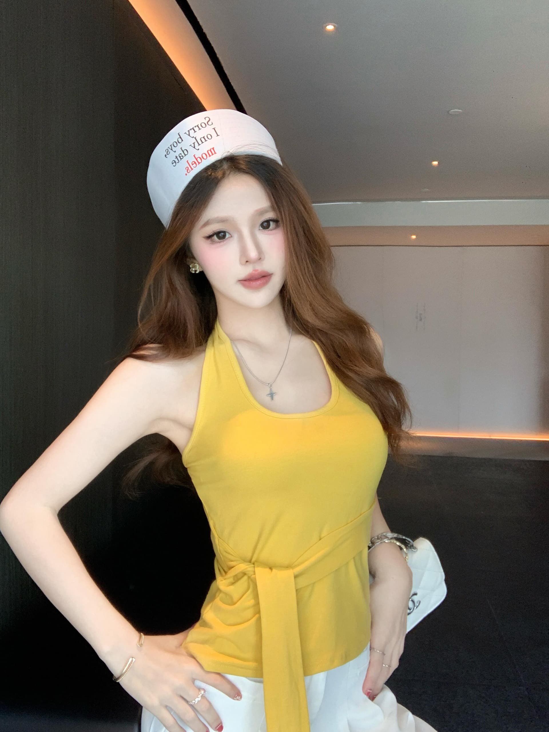 사람들 면 홀로우 아웃 아름다움 뒤로 황색 행침 목 조끼 여성 여름 스트랩 몸매 가꾸기 민소매 인사이드 잡아라. 의류 트렌디 상세 이미지 12