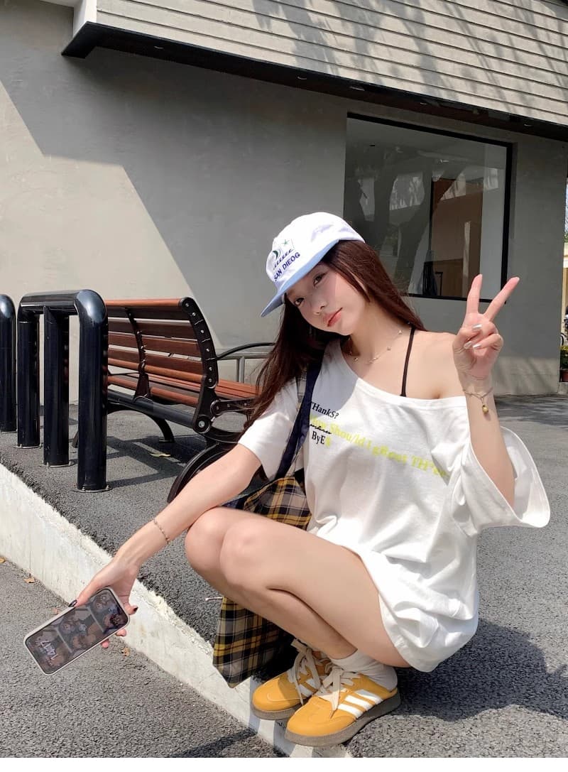 느긋한 바람 알파벳 프린트 반팔 오프숄더 티셔츠 비스듬한 어깨 의류 상세 이미지 10