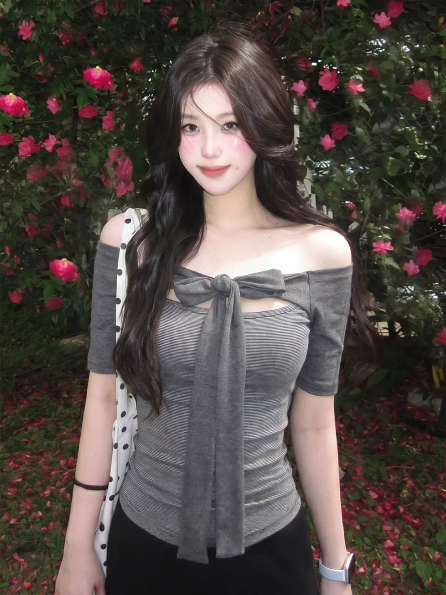 사람들 면 면 컬러 짜임 기사 회색 오프숄더 중간 소매 티셔츠 여성 여름 스트랩 몸매 가꾸기 디자인 센스 오프숄더 맨위 상세 이미지 2