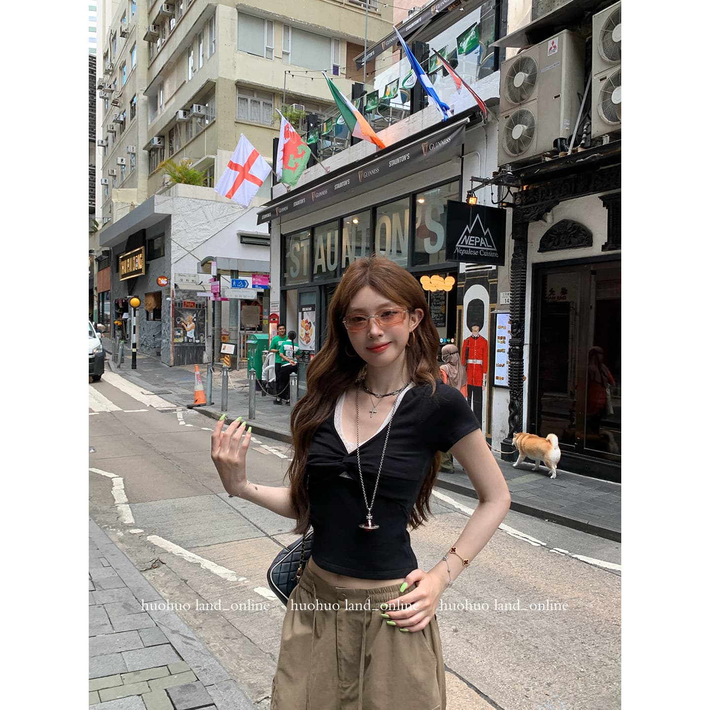 사람들 면 반팔 티셔츠 여성 레이스 조각 V넥 비틀림 디자인 슬림해 보이는 핫걸 바람 쇼트 스타일 맨위 트렌디 상세 이미지 1