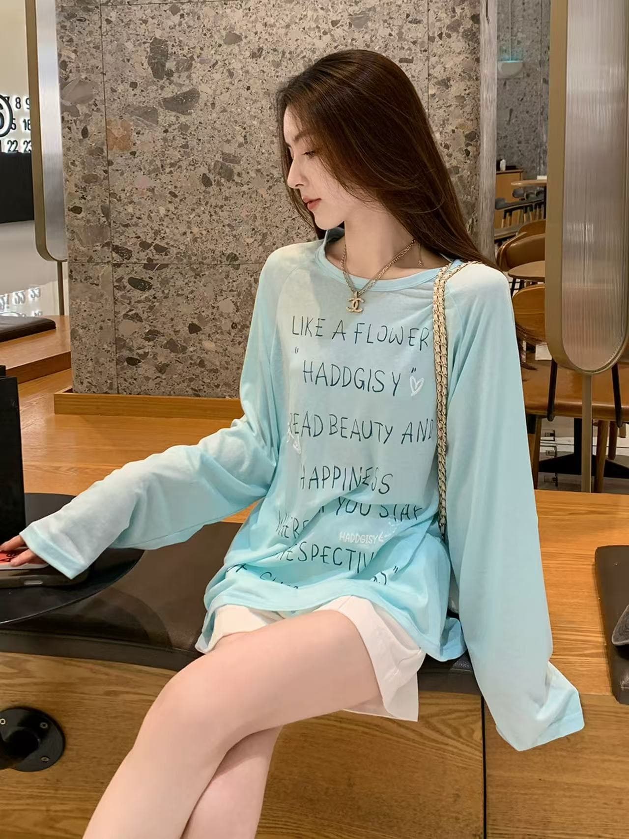 한 부서 알파벳 프린트 얇은 스타일 마이크로 ~을 통해 자외선 차단 긴팔 티셔츠 2026 봄 여름 새로운 루즈핏 중간 길이 맨위 ins