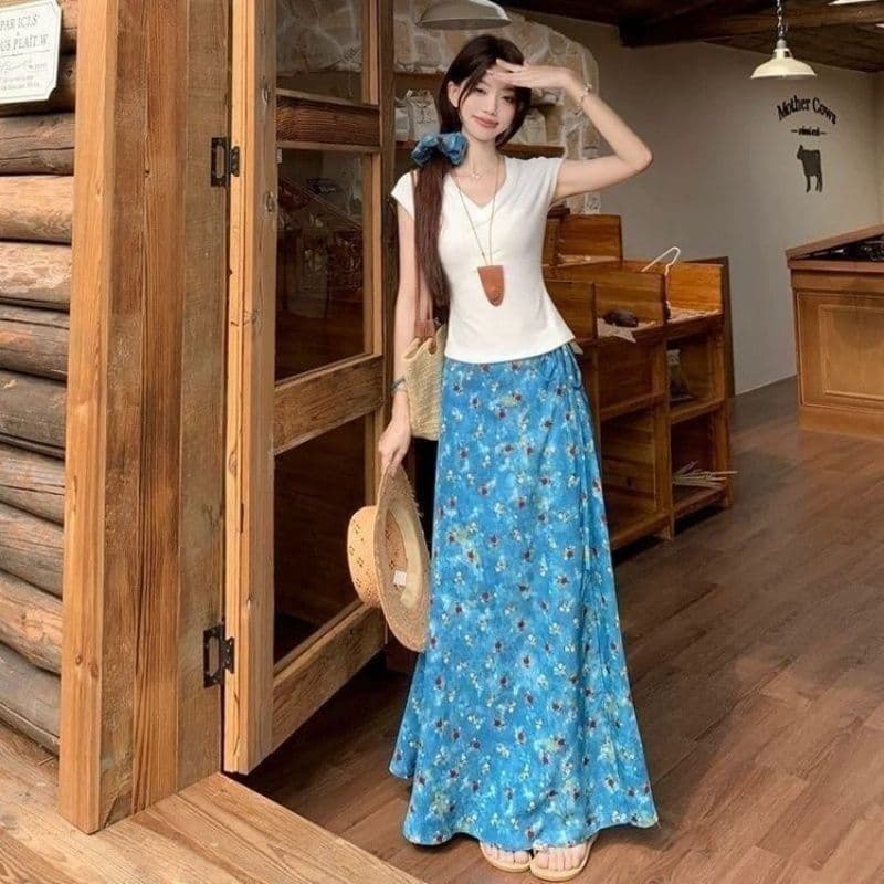 새로운 파란색 꽃무늬 유화 레이스업 반신 스커트 여성 여름 몸매 가꾸기 슬림해 보이는 V넥 긍정적 인 어깨 반팔 티셔츠 투피스 세트