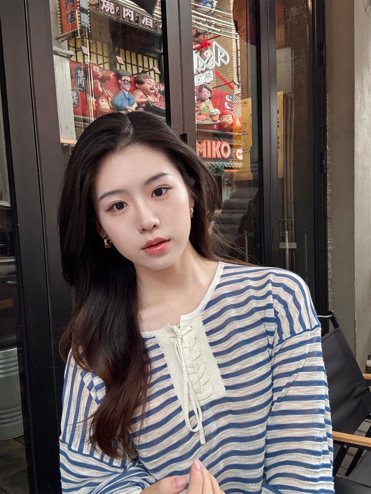 한국 눈꽃 마 파란색 스트라이프 디자인 센스 레이스업 긴팔 여성 가을 티셔츠 2025 새로운 루즈핏 맨위 상세 이미지 2