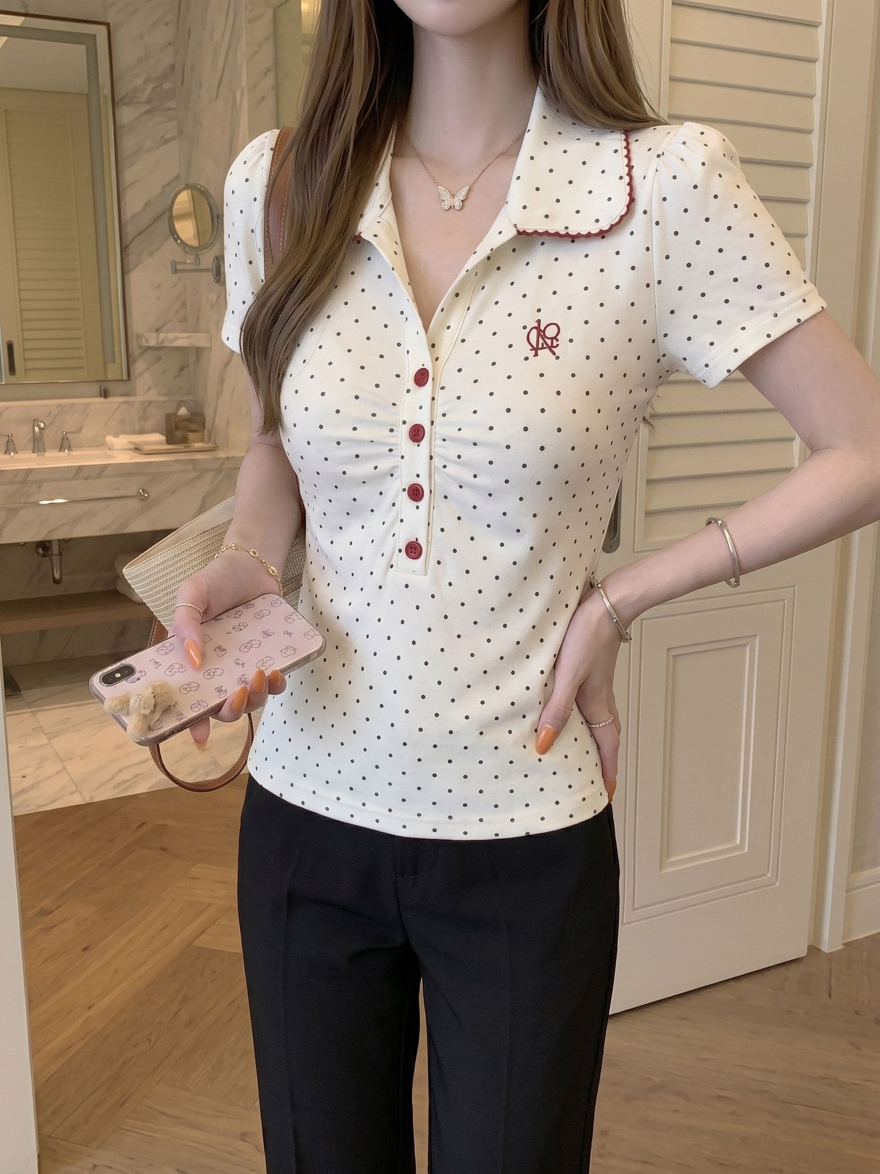 한 부서 화이트 POLO 칼라 도트 무늬 긍정적 인 어깨 반팔 티셔츠 여성 여름 몸매 가꾸기 슬림해 보이는 맨위 상세 이미지 3