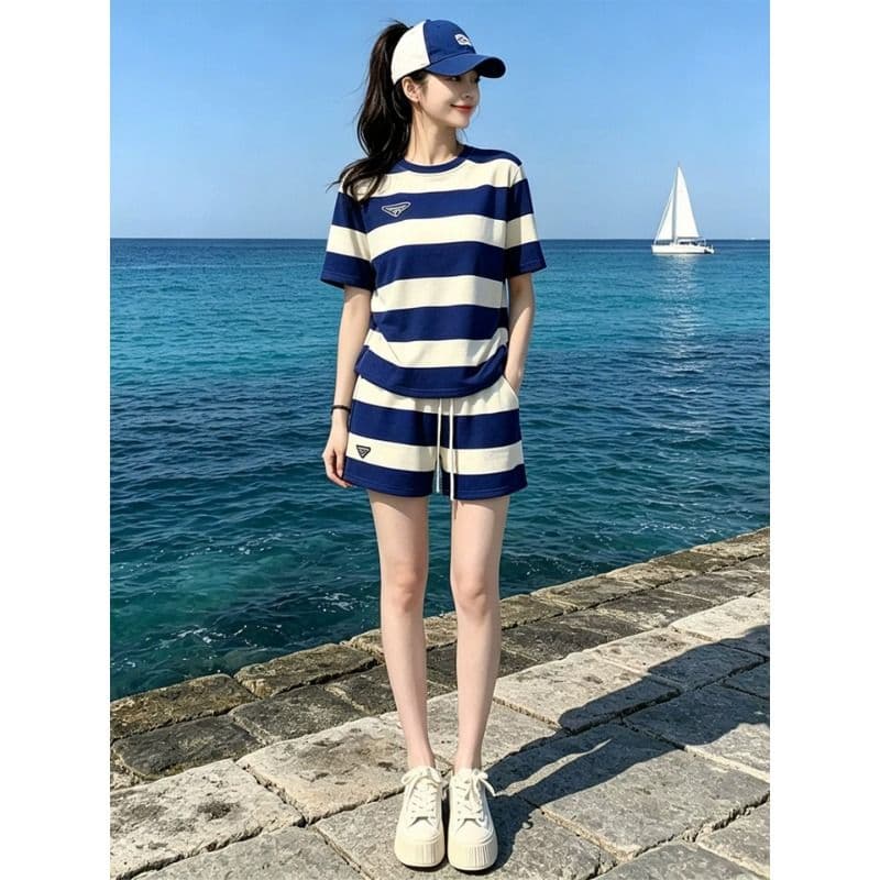 해군 스타일 스트라이프 반팔 반바지 두 조각 여성 세트 여름 루즈핏 슬림해 보이는 캐주얼 스포츠 슈트 여성 2026 새로운 이미지 3