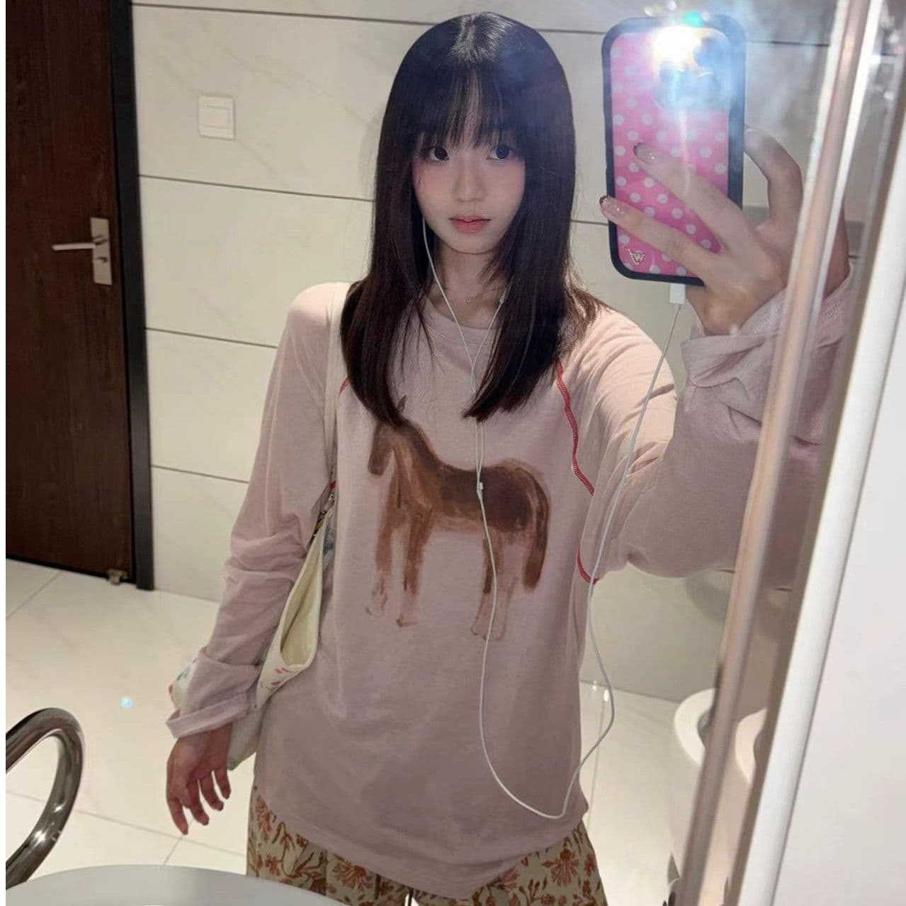 한 부서 핑크색 명시적 스티치 장식 프린트 라운드 넥 긴팔 티셔츠 여성 가을 겨울철 수채화 프린트 루즈핏 다용도 맨위