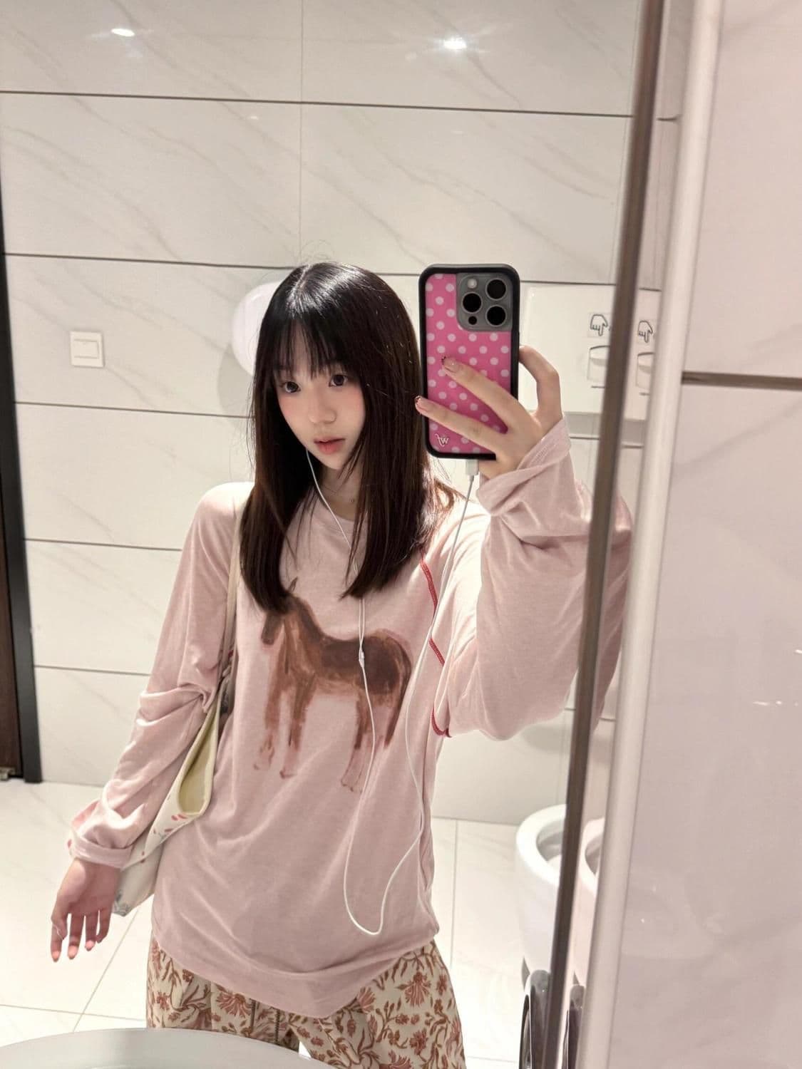 한 부서 핑크색 명시적 스티치 장식 프린트 라운드 넥 긴팔 티셔츠 여성 가을 겨울철 수채화 프린트 루즈핏 다용도 맨위 상세 이미지 1