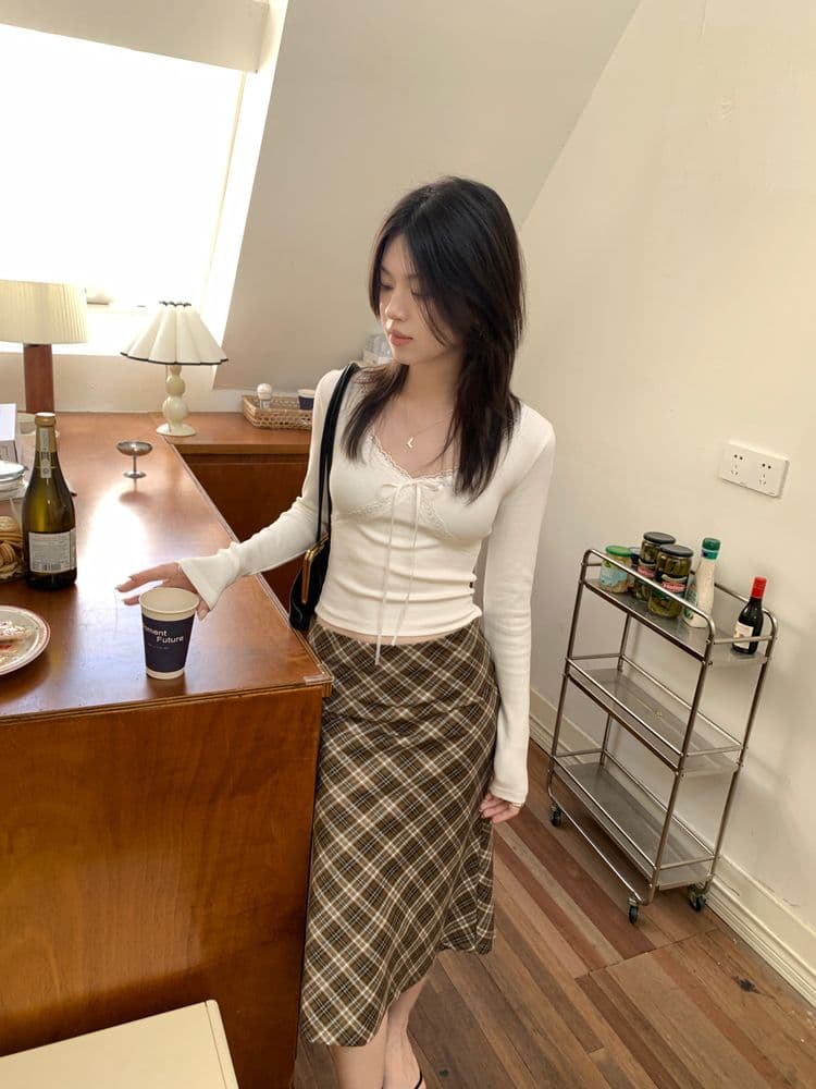 광저우 원단 디자인 센스 레이스 긴팔 티셔츠 여성 가을 몸매 가꾸기 기본 셔츠 순수한 욕망 인사이드 잡아라. 의류 상세 이미지 13