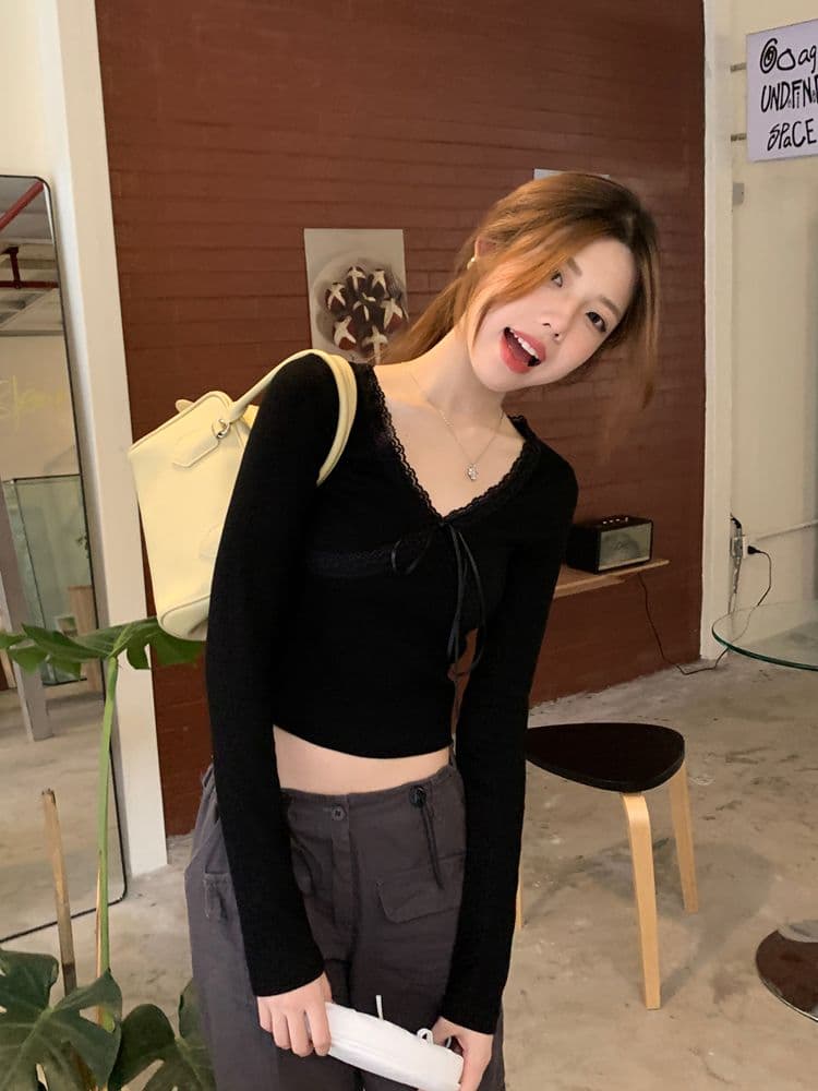 광저우 원단 디자인 센스 레이스 긴팔 티셔츠 여성 가을 몸매 가꾸기 기본 셔츠 순수한 욕망 인사이드 잡아라. 의류 상세 이미지 19