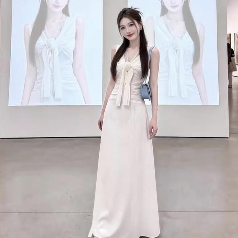 프랑스식 V넥 레이스 조각 민소매 여성 드레스 2026 여름 화이트 허리 수축 슬림해 보이는 품격 길다 치마 트렌디 상세 이미지 2