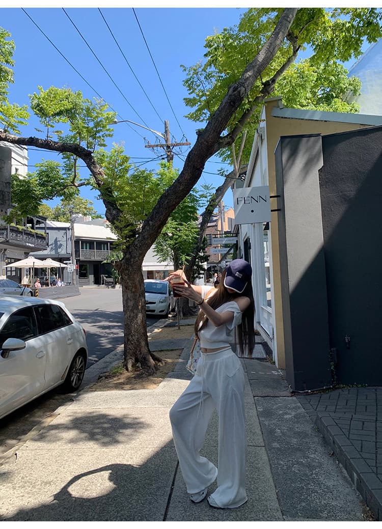 순수한 욕망 바람 비스듬한 칼라 오프숄더 반팔 티셔츠 여성 봄 패션 세트 루즈핏 넓은 다리 캐주얼 바지 화이트 투피스 세트 상세 이미지 4