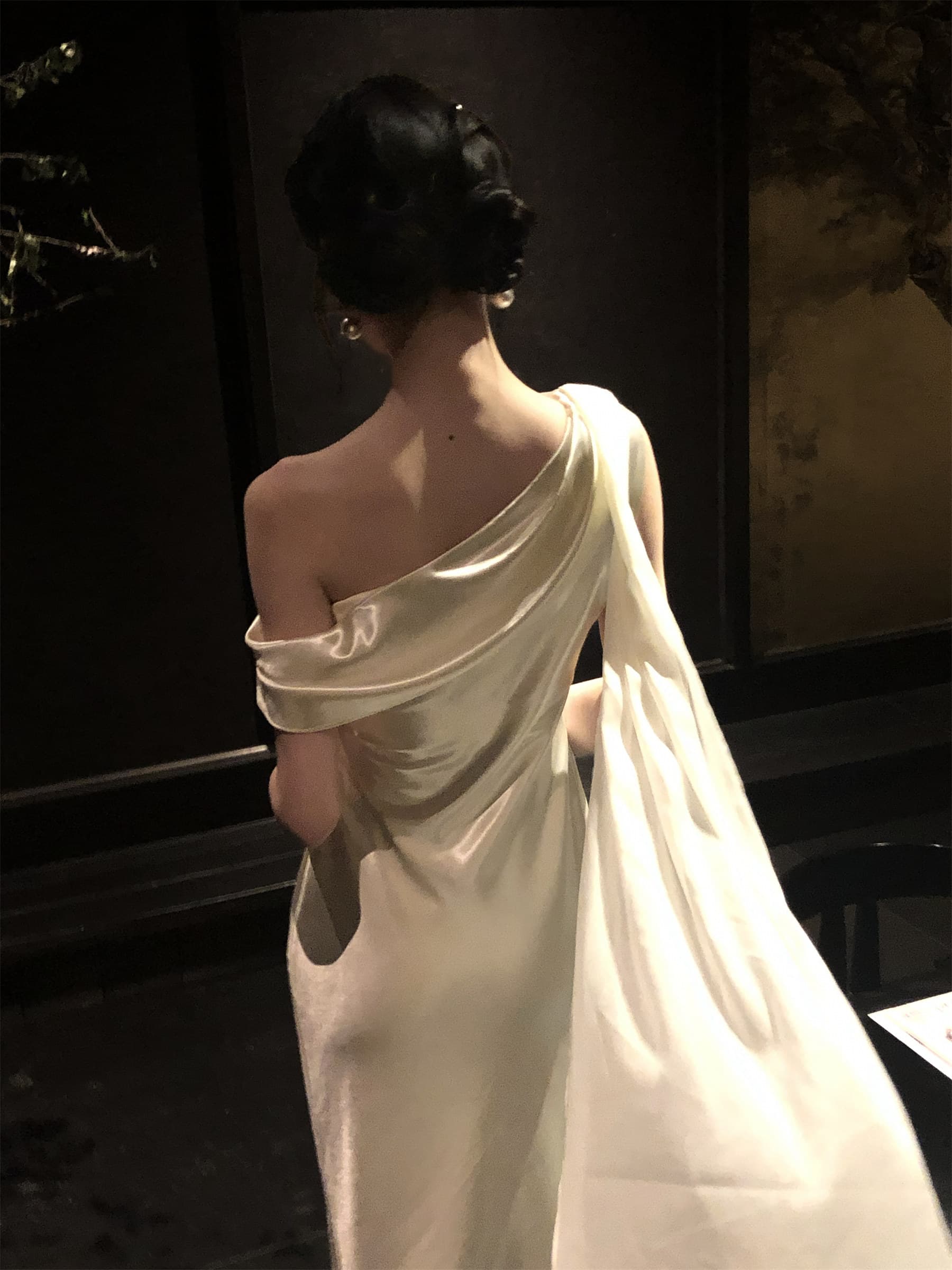 프랑스식 품격 화이트 새틴 비스듬한 어깨 리본 여성 드레스 여름 고급 센스 몸매 가꾸기 허리 수축 예복 길다 치마 상세 이미지 16