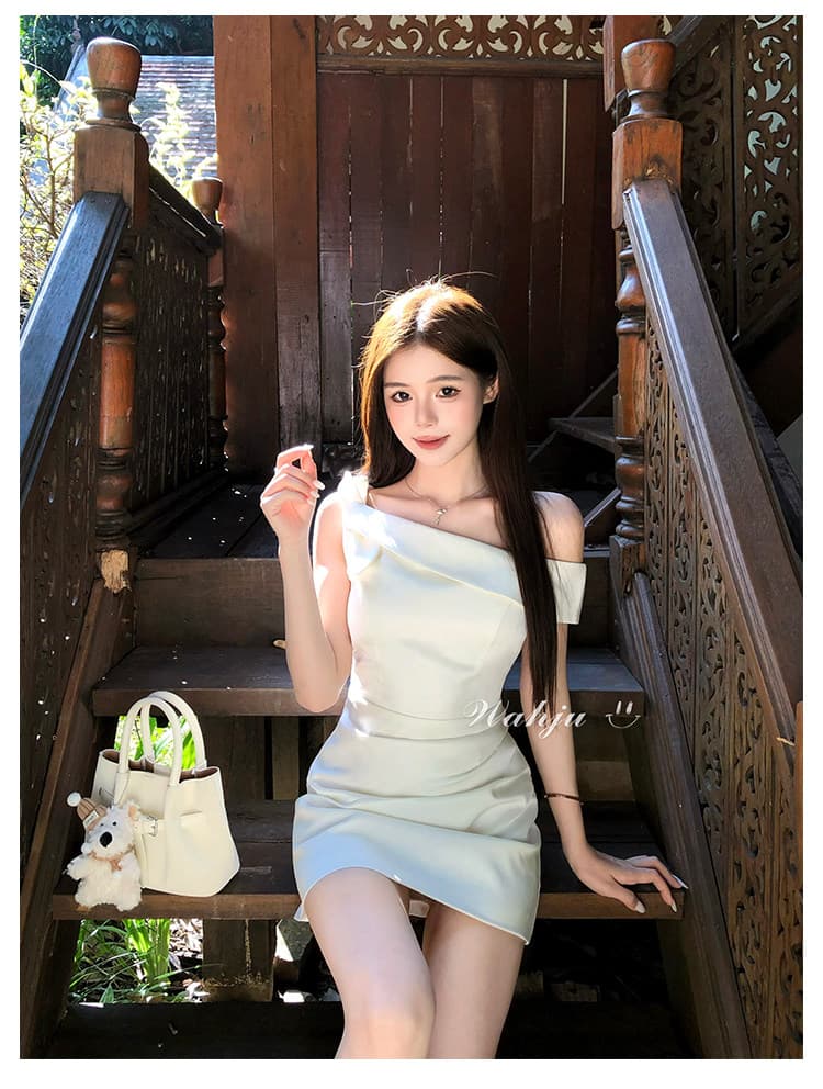 소녀 바람 달콤함 미니 스커트 여름 허리 수축 슬림해 보이는 작은 대중 디자인 센스 천 금빛 바람 달콤함 비스듬한 어깨 여성 드레스 상세 이미지 3