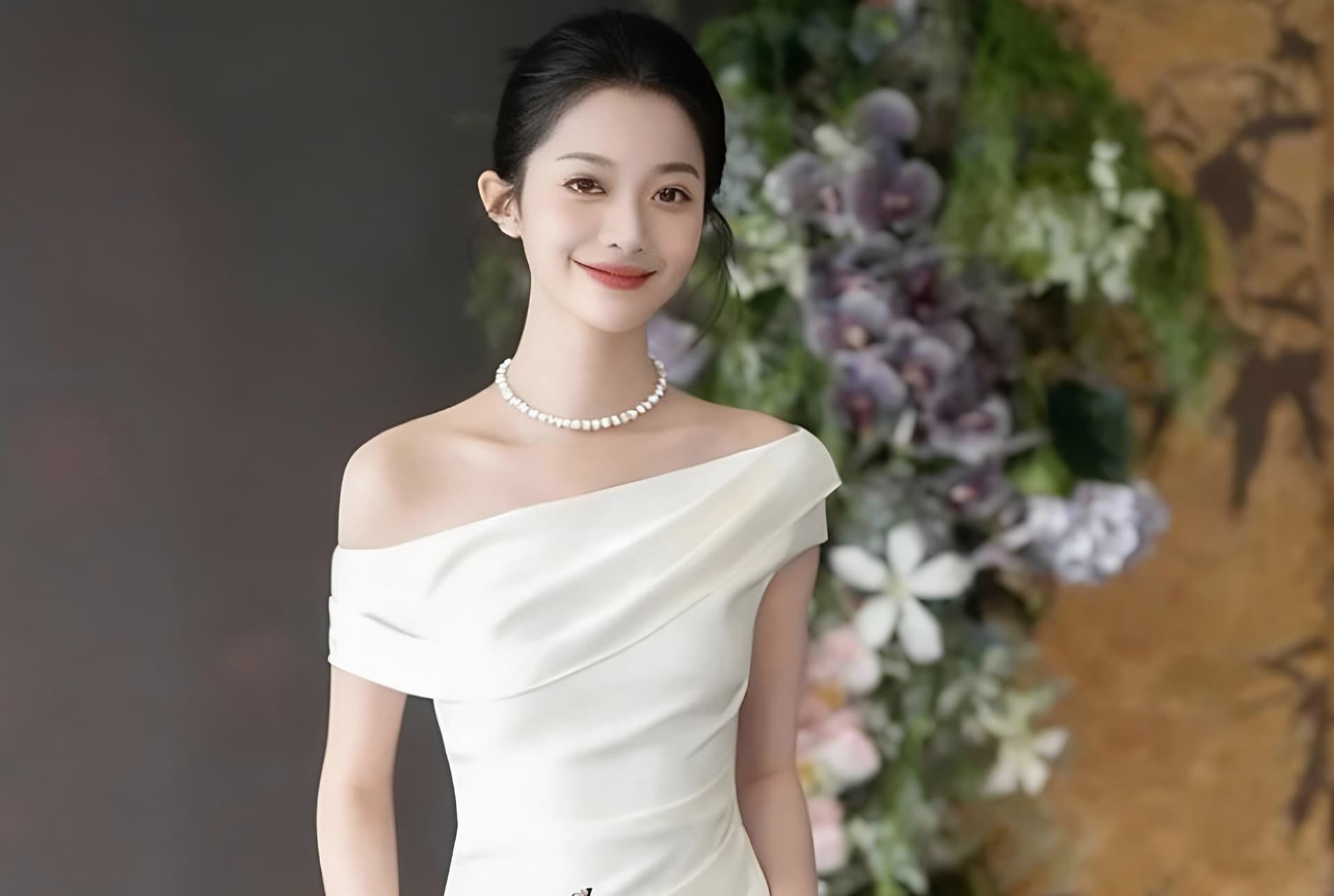 프랑스식 사회자 비스듬한 어깨 오프숄더 화이트 예복 생일 연례 회의 참여 드레스 아침 로브 라이센스 샤오 바이 치마 상세 이미지 11