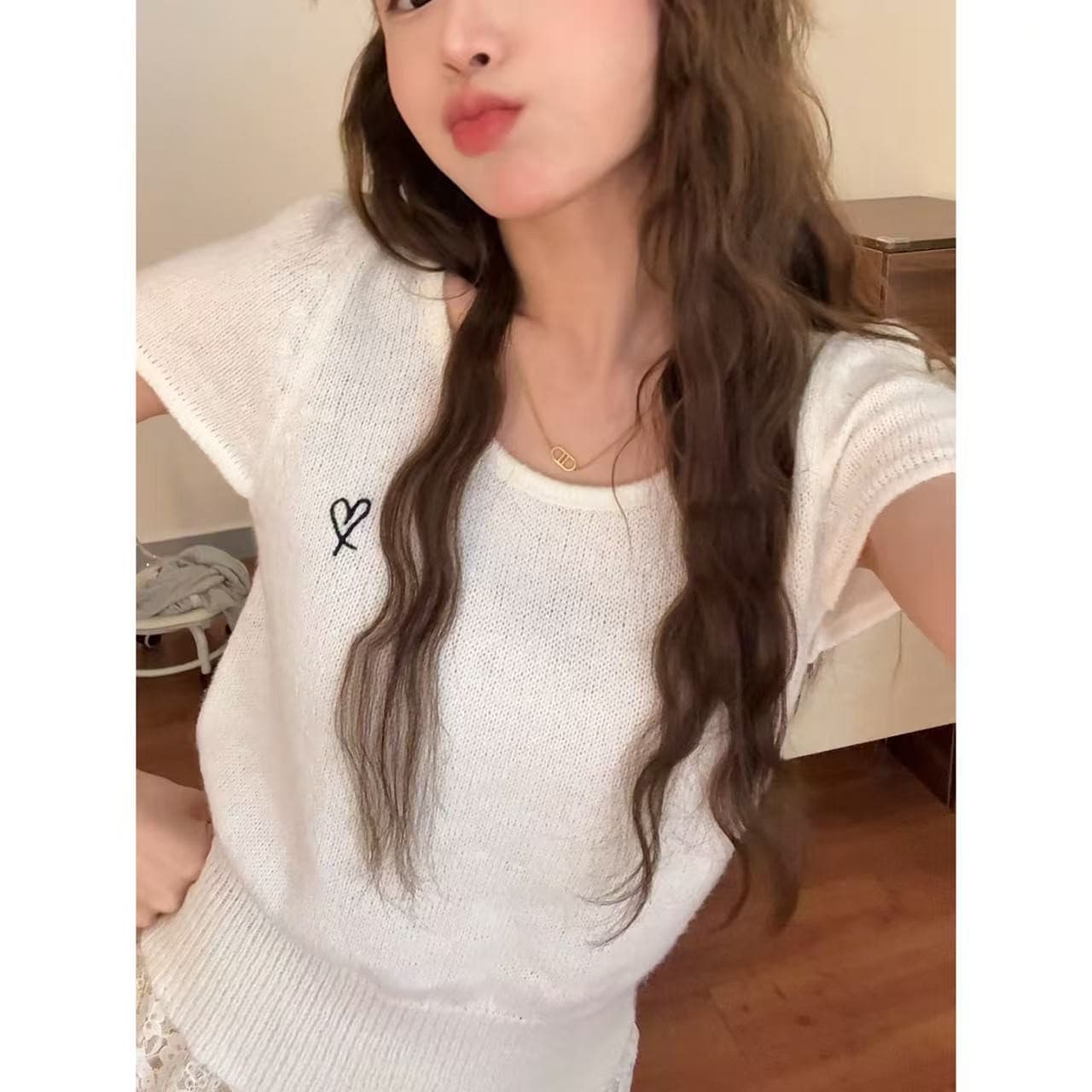 광저우 열세 개 여성 의류 고급 유럽 상품 하트 자수 반팔 니트 스웨터 박하 남자 웨이브 녹색 맨위 봄 여름 이미지 2