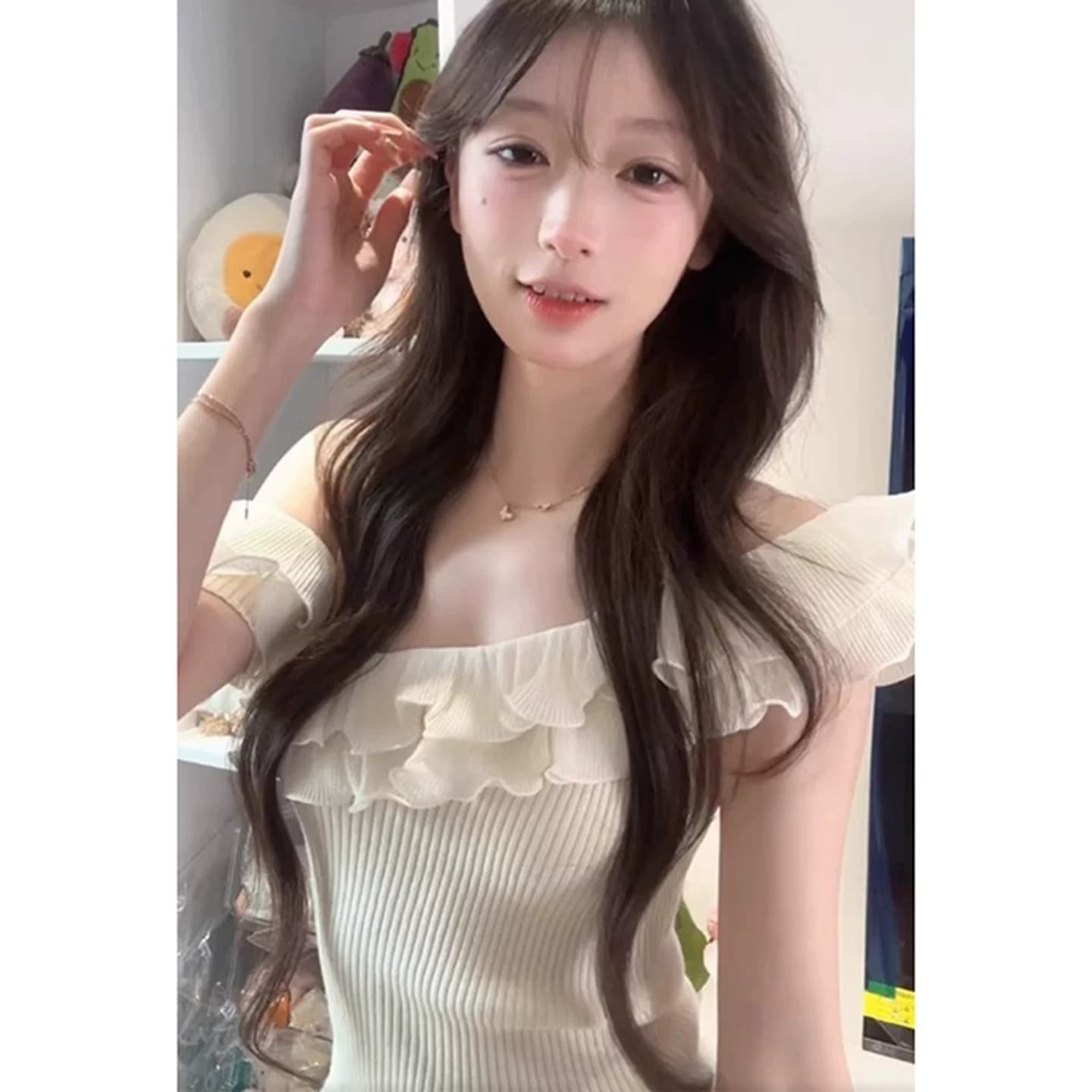 프릴 비스듬한 어깨 반팔 니트 스웨터 티셔츠 여성 여름 디자인 센스 작은 대중 몸매 가꾸기 허리 수축 쇼트 스타일 핫걸 맨위 이미지 3