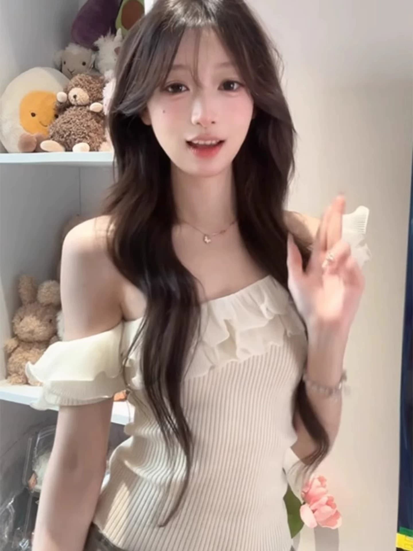 프릴 비스듬한 어깨 반팔 니트 스웨터 티셔츠 여성 여름 디자인 센스 작은 대중 몸매 가꾸기 허리 수축 쇼트 스타일 핫걸 맨위 상세 이미지 4