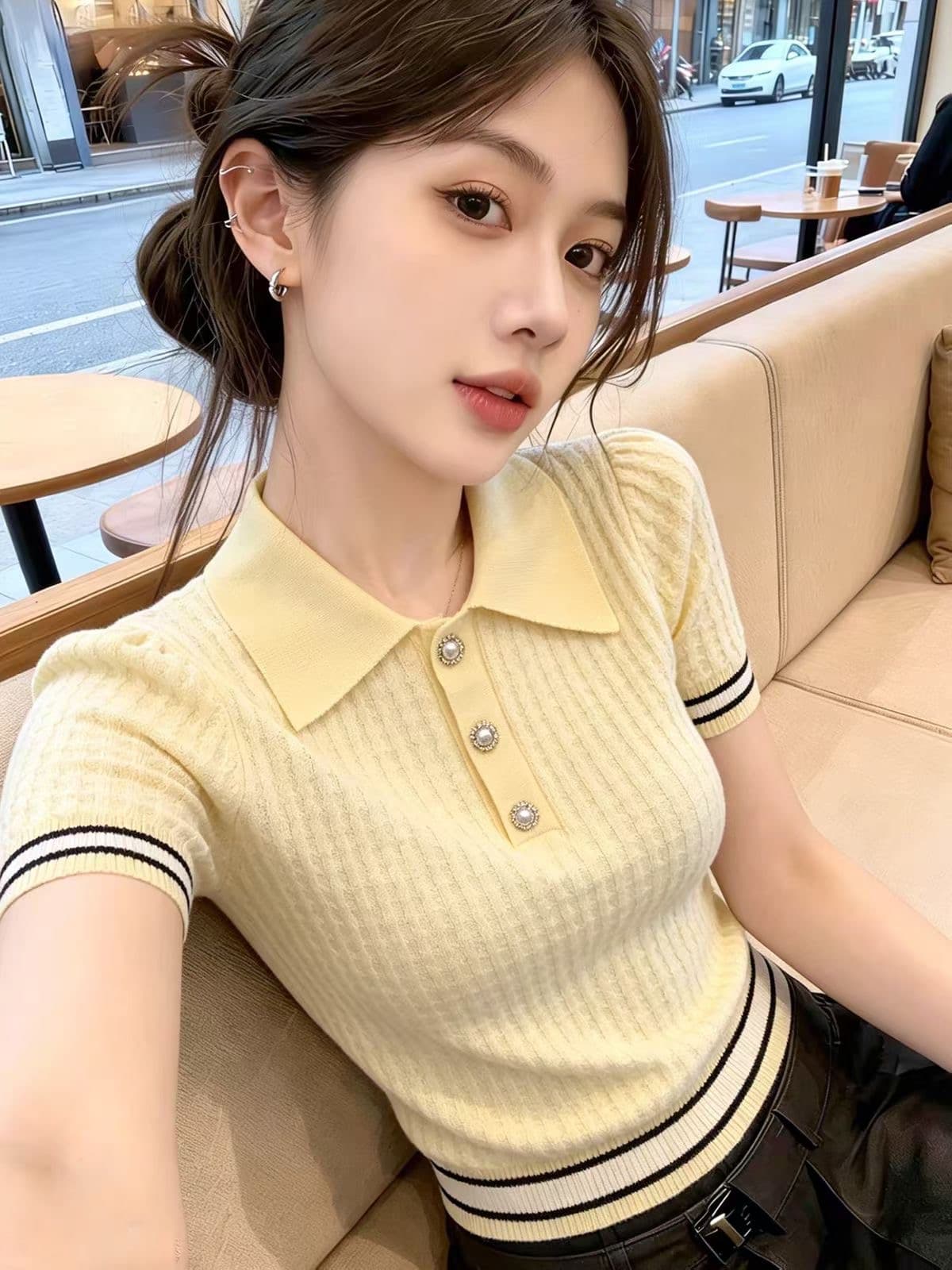 배색 스트라이프 POLO 칼라 Chic 진주 버클 구덩이 기사 니트 스웨터 여성 여름 2026 새로운 연령 감소 긍정적 인 어깨 의류 이미지 4