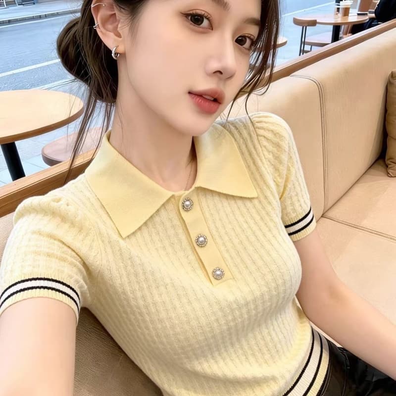 배색 스트라이프 POLO 칼라 Chic 진주 버클 구덩이 기사 니트 스웨터 여성 여름 2026 새로운 연령 감소 긍정적 인 어깨 의류 상세 이미지 1