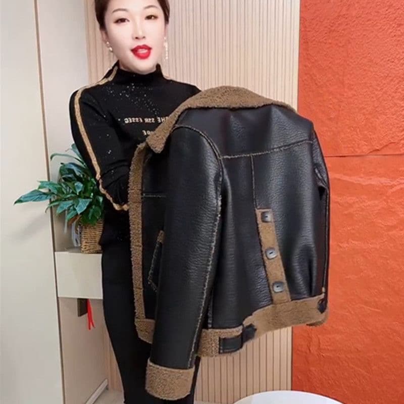 가을 겨울 새로운 털이 있고 두꺼운 인터넷 유명인 pu 가죽 자켓 모방 양털 피모 하나 양면 착용 여성 코트 상세 이미지 18