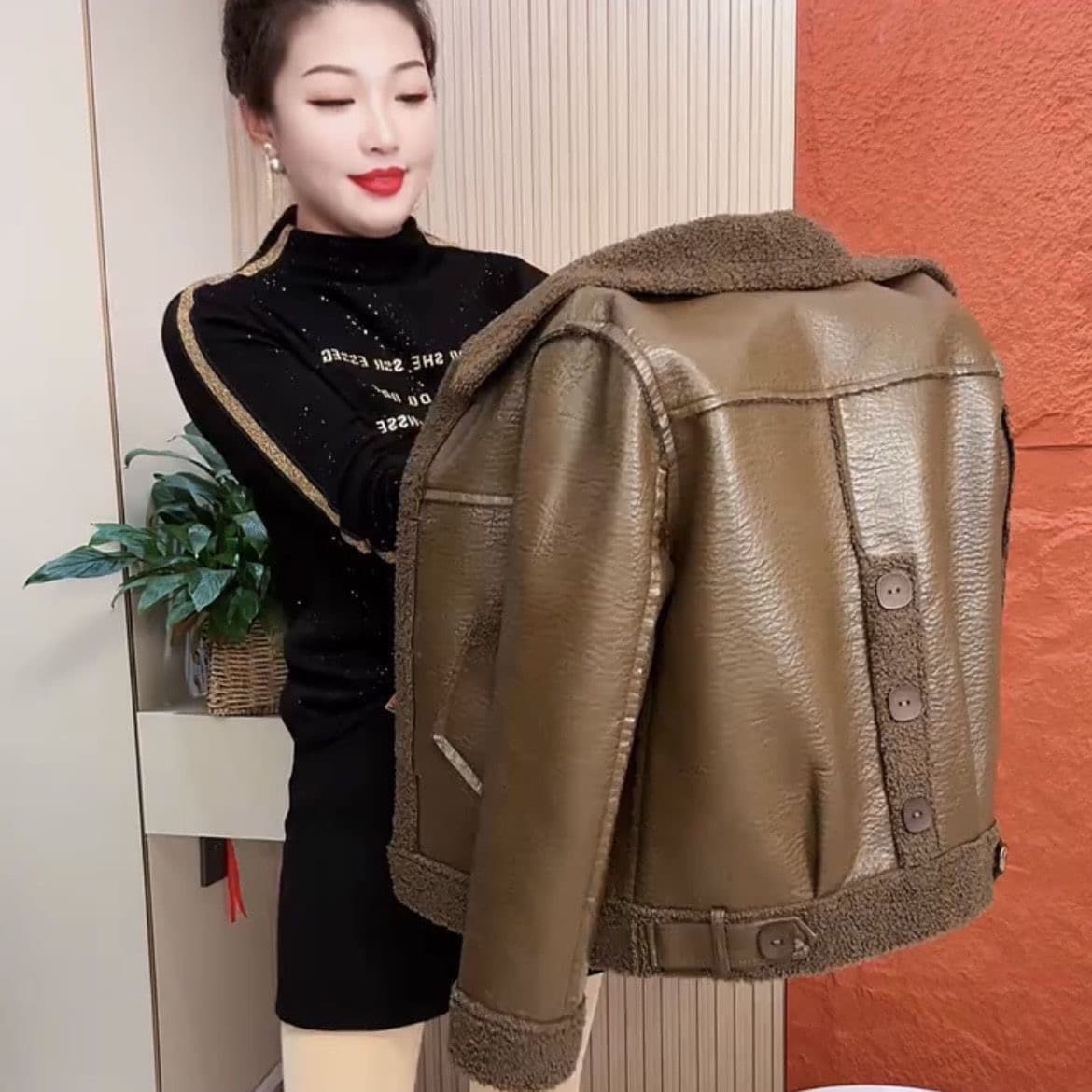 가을 겨울 새로운 털이 있고 두꺼운 인터넷 유명인 pu 가죽 자켓 모방 양털 피모 하나 양면 착용 여성 코트 상세 이미지 28