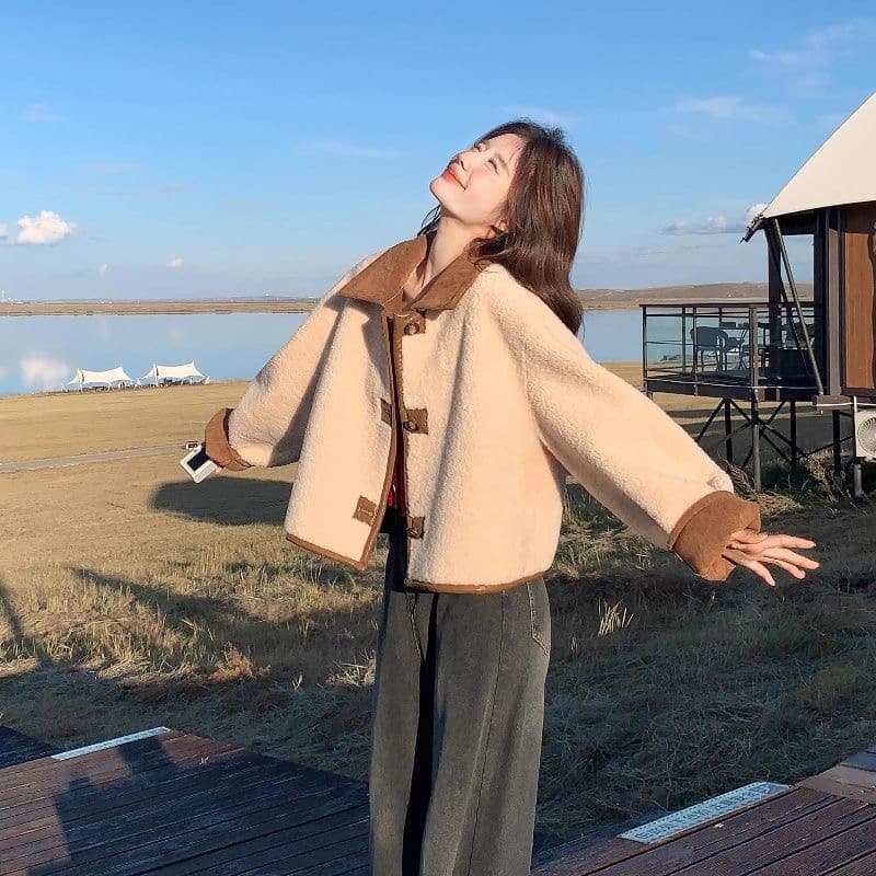 두꺼운 쇼트 스타일 스웨이드 원단 맨위 피모 하나 수 있습니다. 양면 착용 양털 여성 코트 작은 키 패션 품격 이미지 3