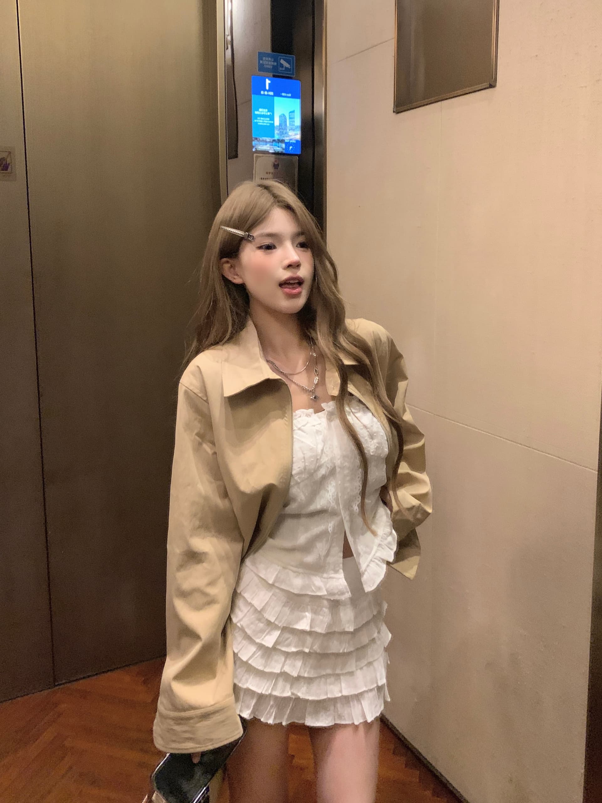 실사 정가 재킷 카키 색 긍정적 인 어깨 재킷 튜브탑 맨위 레이스 인사이드 가져 가라. 무거운 작업 5겹 레이스 미니 스커트 상세 이미지 6