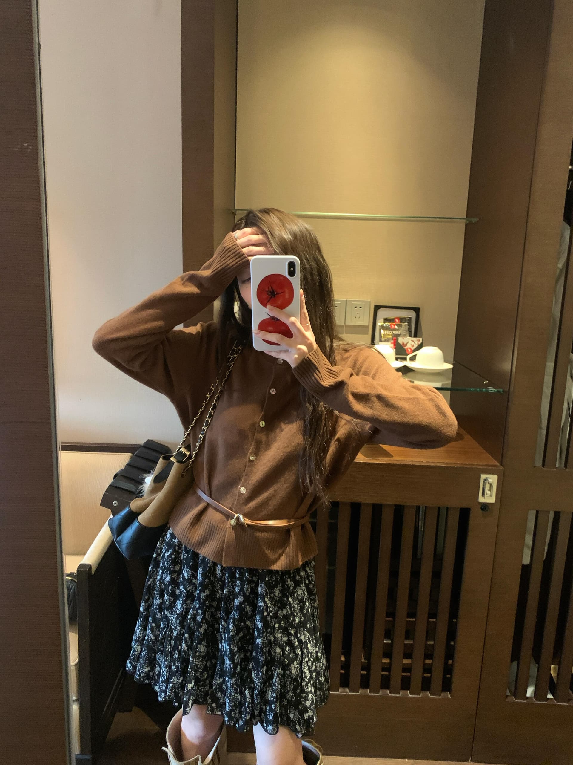 실사 정가 봄 부드러운 찹쌀 단색 라운드 넥 쇼트 스타일 니트 오픈 가디건 한 부서 달콤함 꽃무늬 반신 치마 세트