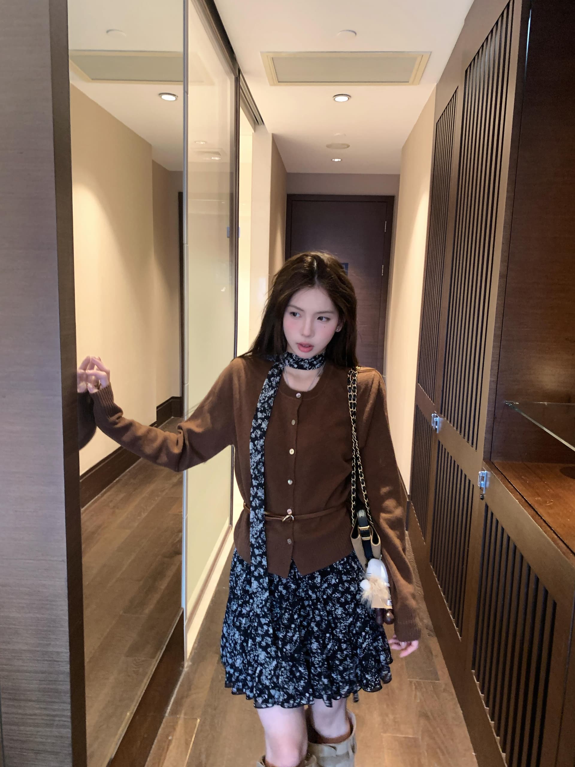 실사 정가 봄 부드러운 찹쌀 단색 라운드 넥 쇼트 스타일 니트 오픈 가디건 한 부서 달콤함 꽃무늬 반신 치마 세트 상세 이미지 4