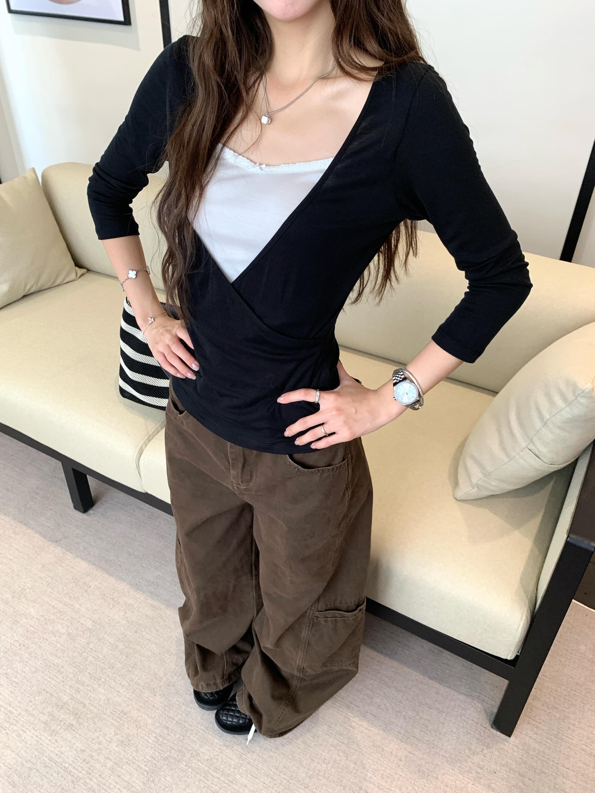 실사 정가 서울 이른 가을 검정색 V넥 페이크 레이어드 티셔츠 여성 이른 가을 슬림해 보이는 인사이드 가져 가라. 만나는 맨위 상세 이미지 10