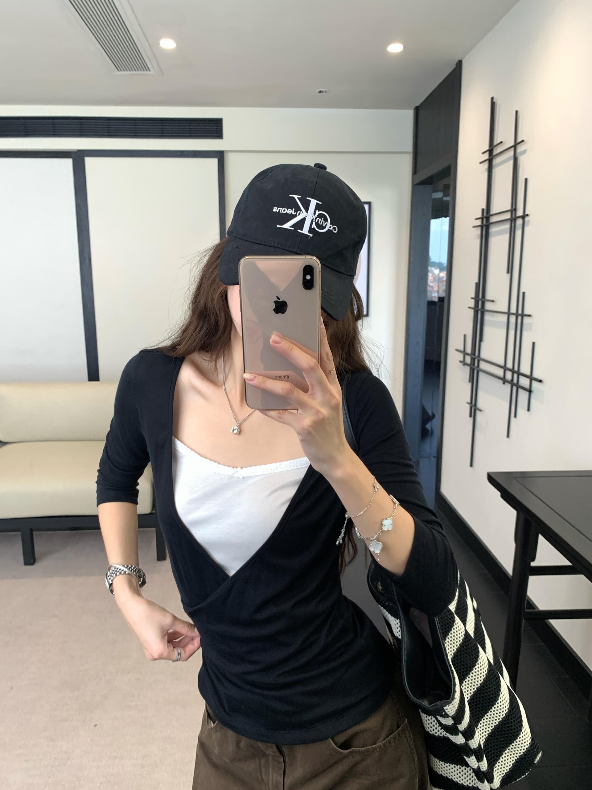 실사 정가 서울 이른 가을 검정색 V넥 페이크 레이어드 티셔츠 여성 이른 가을 슬림해 보이는 인사이드 가져 가라. 만나는 맨위 상세 이미지 17