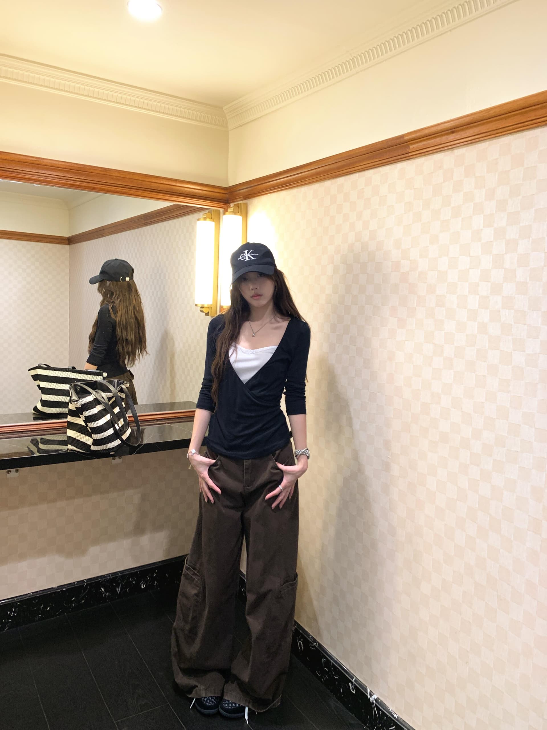실사 정가 서울 이른 가을 검정색 V넥 페이크 레이어드 티셔츠 여성 이른 가을 슬림해 보이는 인사이드 가져 가라. 만나는 맨위 상세 이미지 19