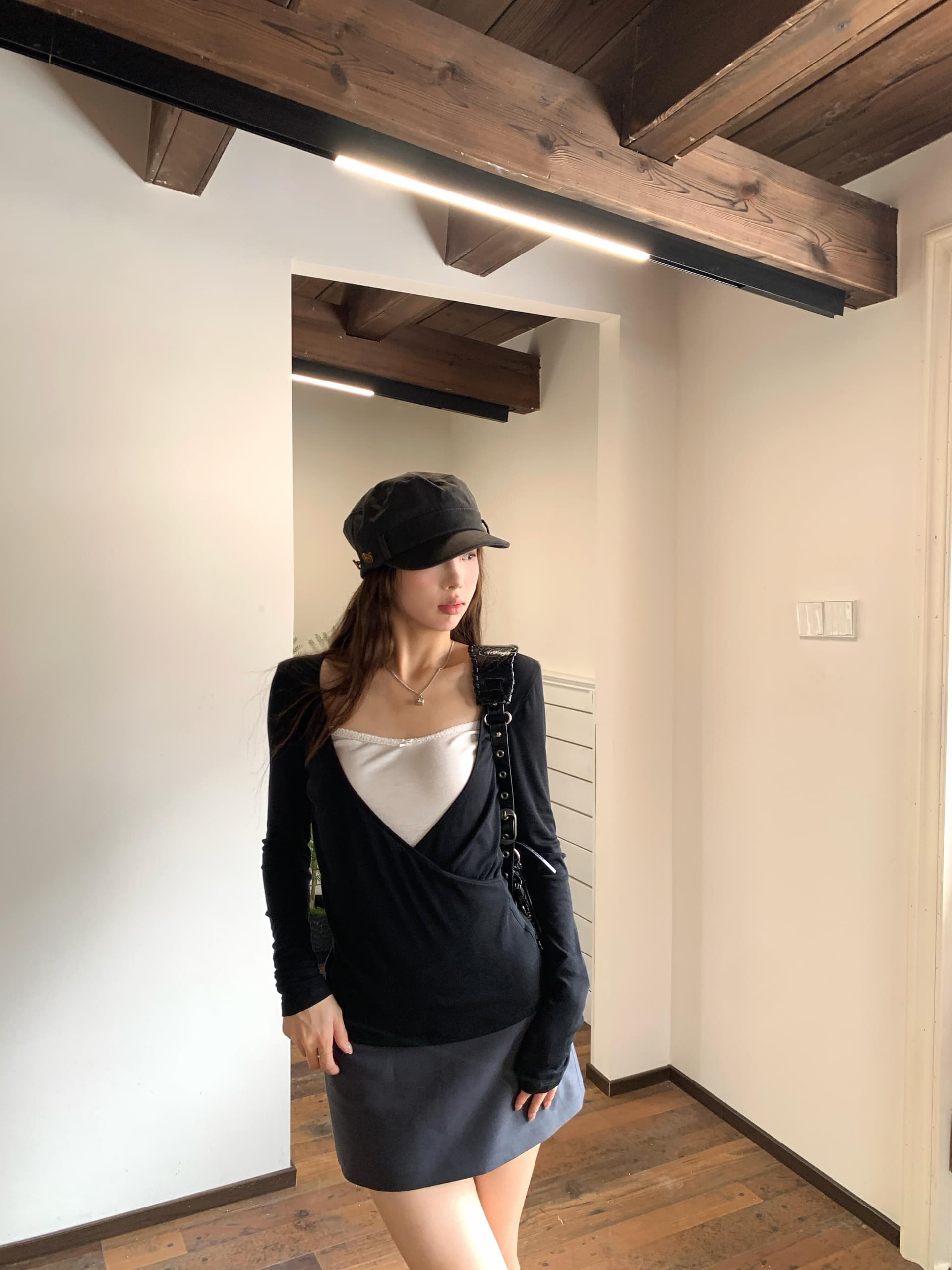 실사 정가 서울 이른 가을 검정색 V넥 페이크 레이어드 티셔츠 여성 이른 가을 슬림해 보이는 인사이드 가져 가라. 만나는 맨위 상세 이미지 31