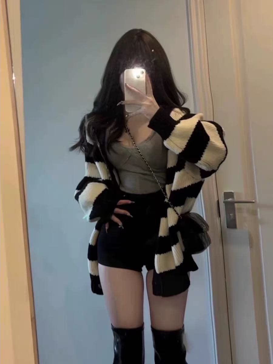 가을 겨울철 새로운 느긋한 바람 스트라이프 흑인과 백인 양면 착용 스웨터 니트 스웨터 부드러운 루즈핏 카디건 코트 이미지 3
