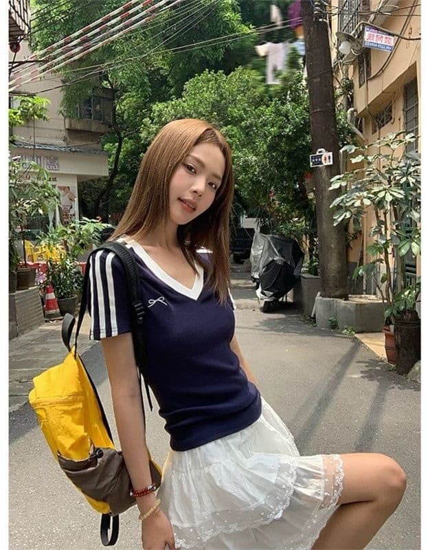 여름 새로운 달콤한 스타일 V넥 배색 긍정적 인 어깨 반팔 t 소매 슬림해 보이는 몸매 가꾸기 고정 벨트 가슴 패드 의류 상세 이미지 6