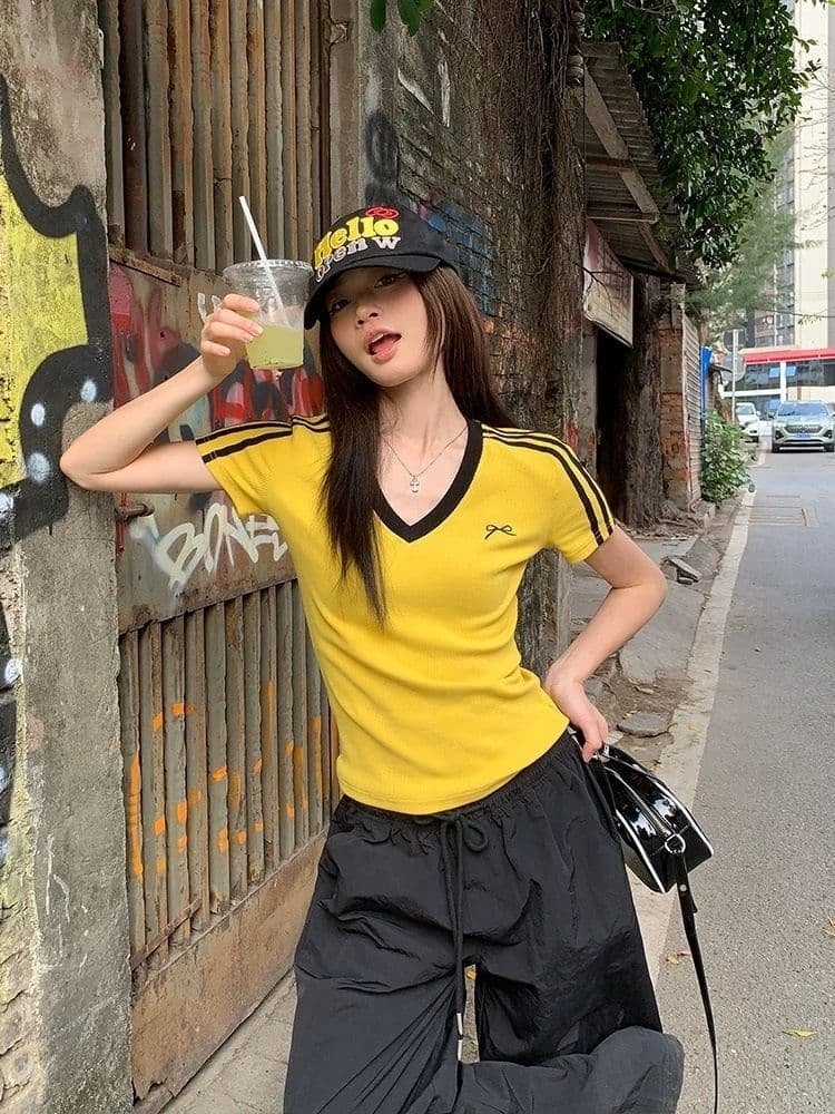 여름 새로운 달콤한 스타일 V넥 배색 긍정적 인 어깨 반팔 t 소매 슬림해 보이는 몸매 가꾸기 고정 벨트 가슴 패드 의류 상세 이미지 14