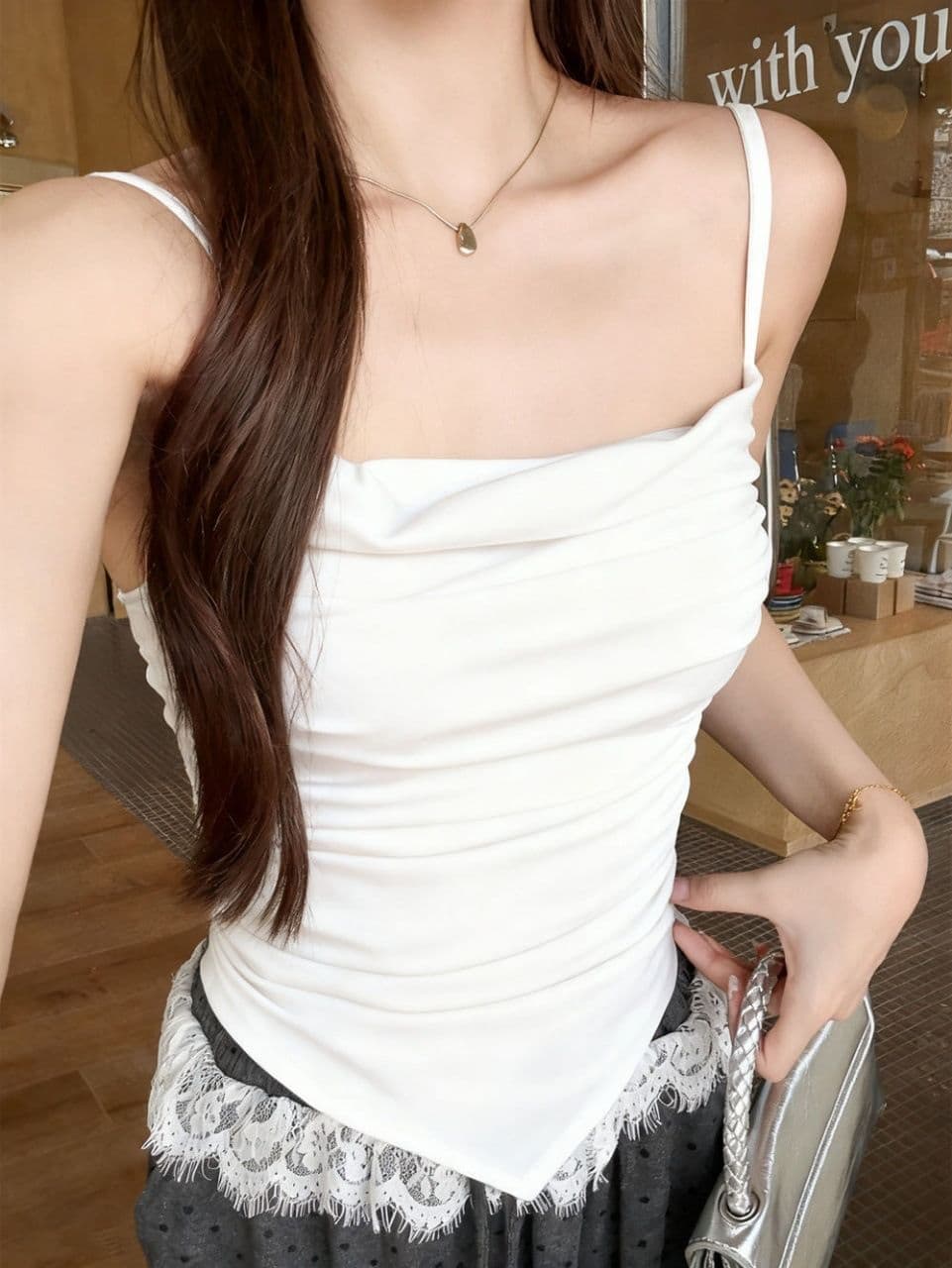 여름 새로운 순수한 욕망 바람 주름 디자인 캐미솔 몸매 가꾸기 슬림해 보이는 여성 고정 벨트 가슴 패드 의류 상세 이미지 12