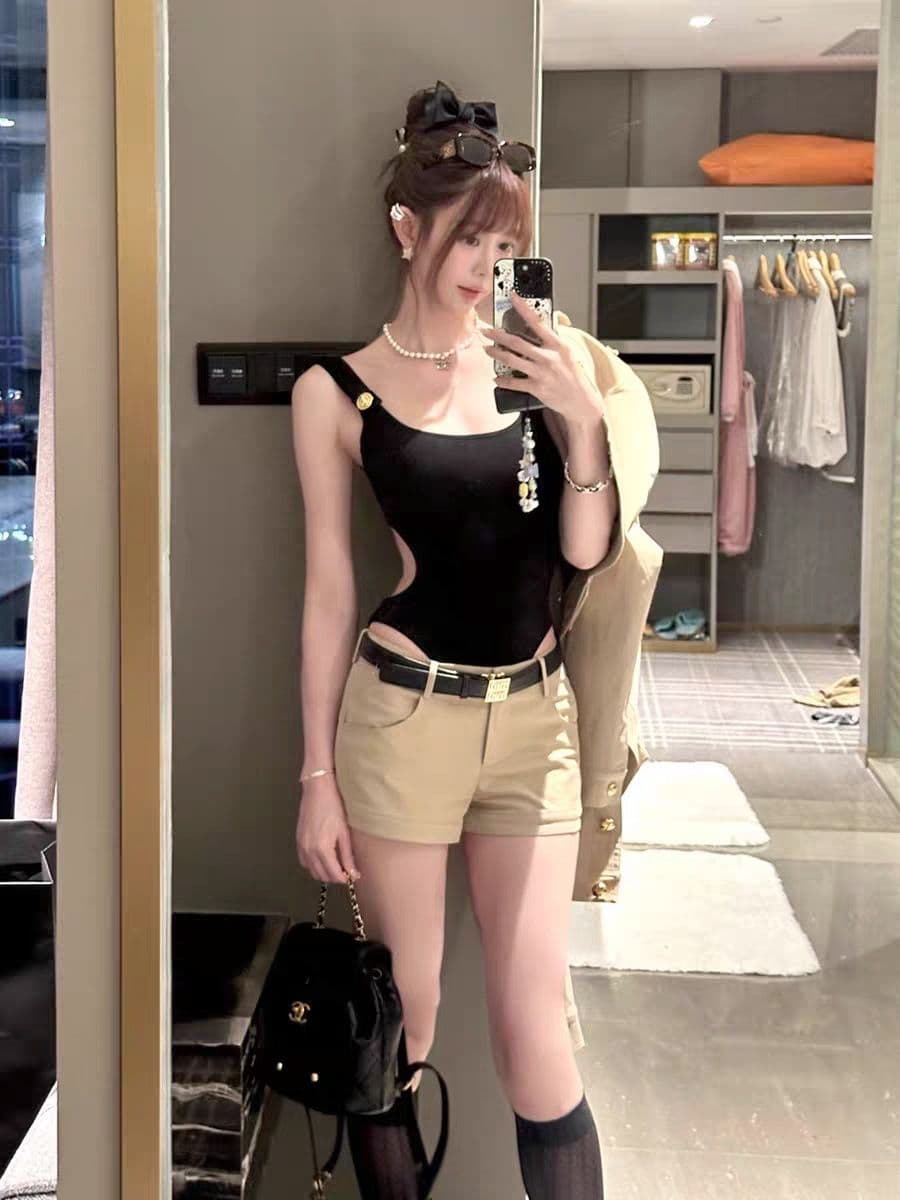 여름 새로운 핫걸 바람 금속 단추 장식 올인원 조끼 몸매 가꾸기 슬림해 보이는 고정 벨트 가슴 패드 여성 상세 이미지 4
