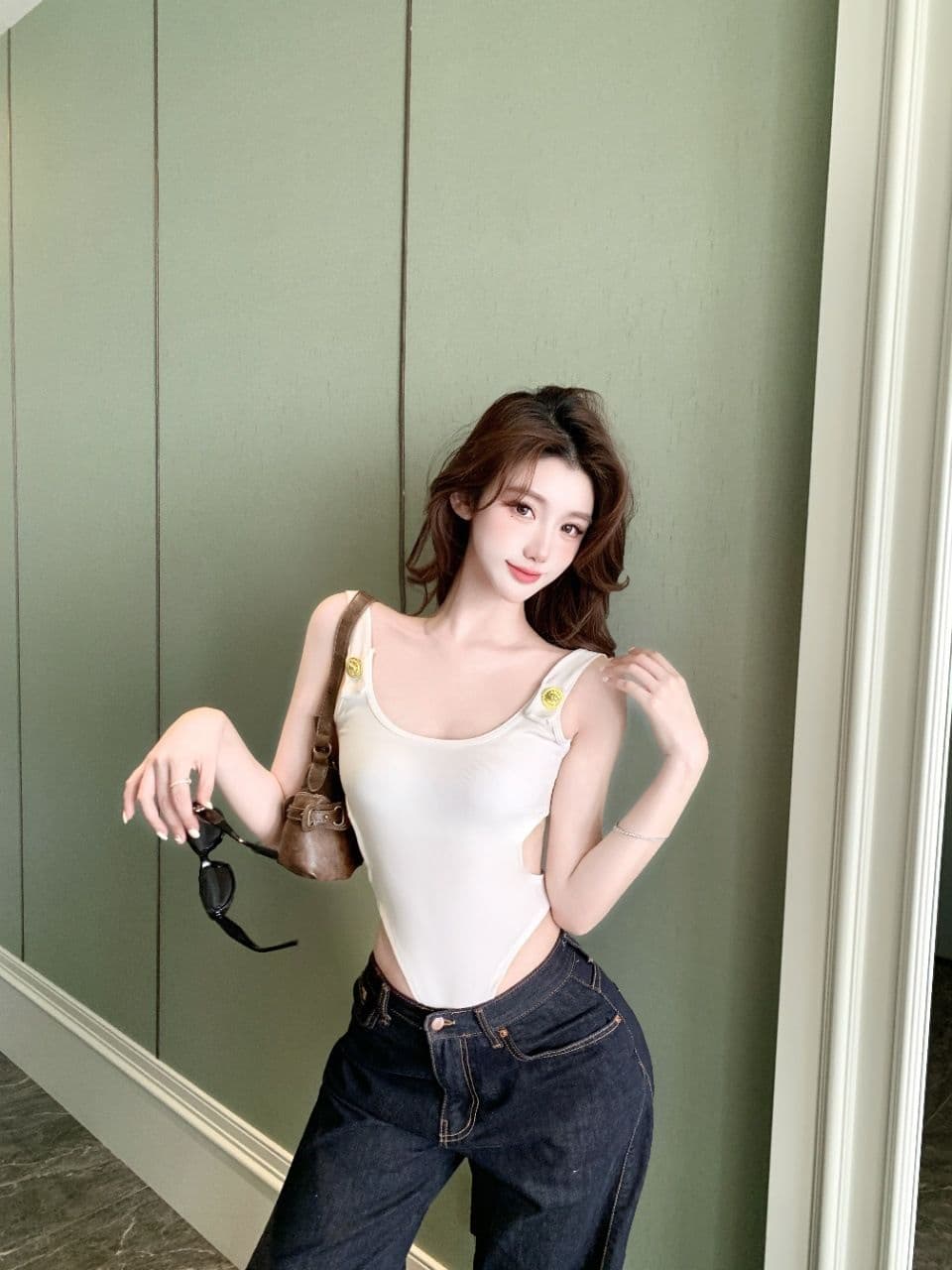 여름 새로운 핫걸 바람 금속 단추 장식 올인원 조끼 몸매 가꾸기 슬림해 보이는 고정 벨트 가슴 패드 여성 상세 이미지 14