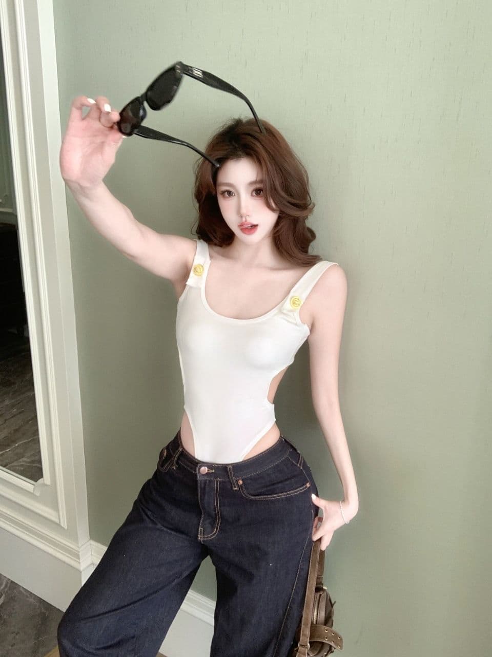여름 새로운 핫걸 바람 금속 단추 장식 올인원 조끼 몸매 가꾸기 슬림해 보이는 고정 벨트 가슴 패드 여성 상세 이미지 15