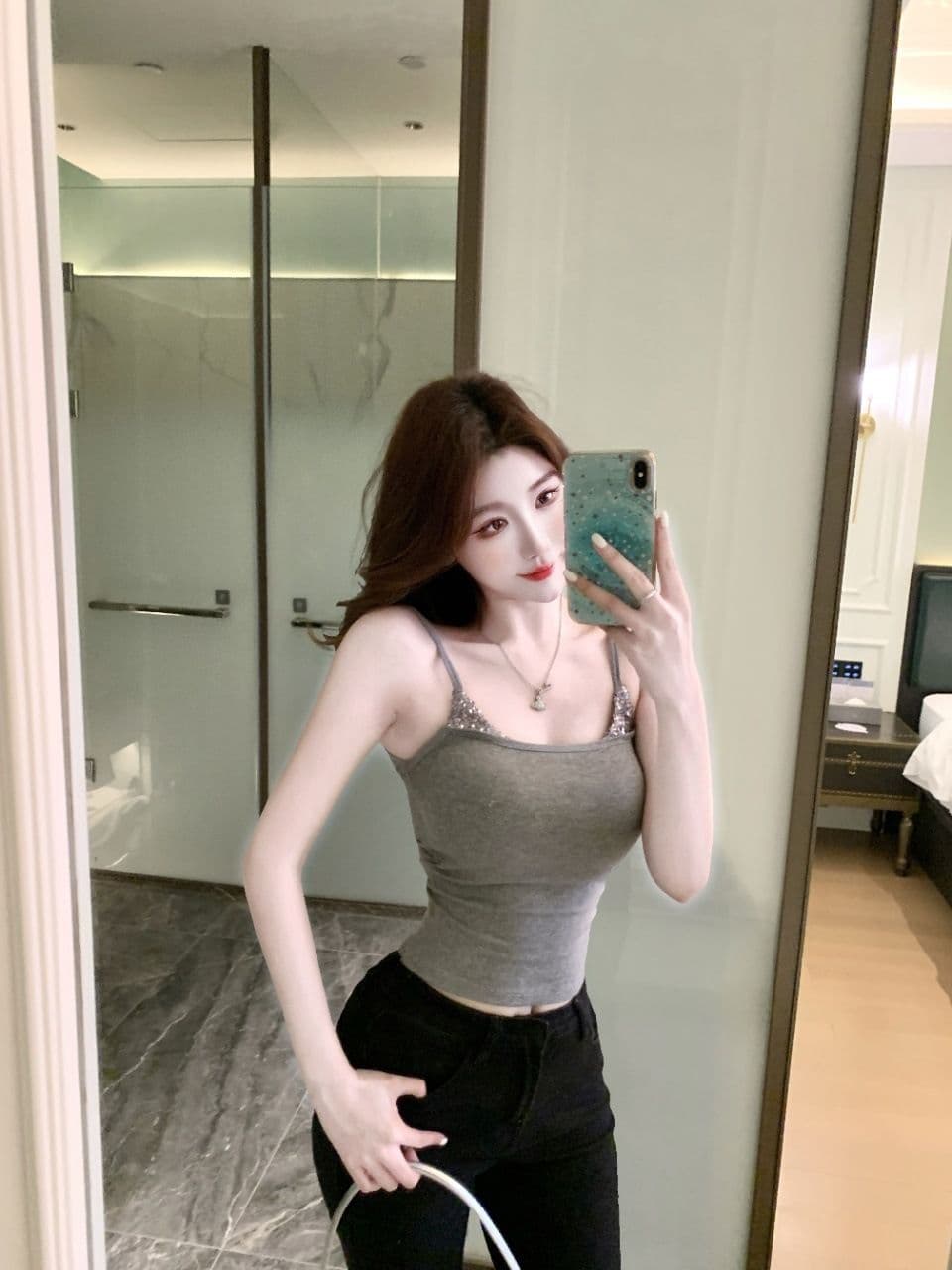 여름 새로운 핫걸 바람 스팽글 패치워크 캐미솔 몸매 가꾸기 슬림해 보이는 여성 고정 벨트 가슴 패드 의류 상세 이미지 18