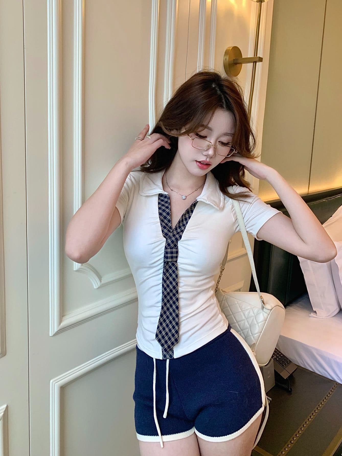 한 부서 체크무늬 넥타이 반팔 몸매 가꾸기 셔츠 티셔츠 여성 봄 여름 인사이드 가져 가라. 수 있습니다. 외출용 벨트 가슴 패드 핫걸 바람 맨위 상세 이미지 5