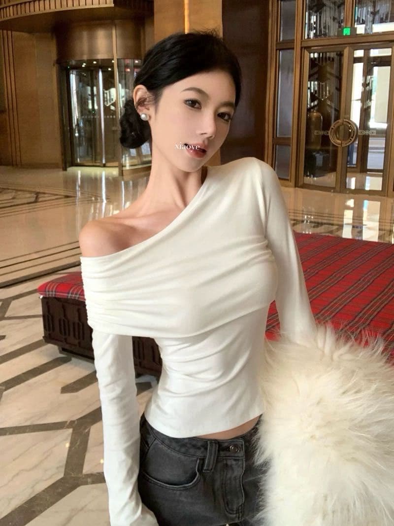 긴팔 비스듬한 칼라 튜브탑 슬림해 보이는 오프숄더 섹시함 오프숄더 긴팔 맨위 핫걸 몸매 가꾸기 디자인 센스 티셔츠 상세 이미지 5