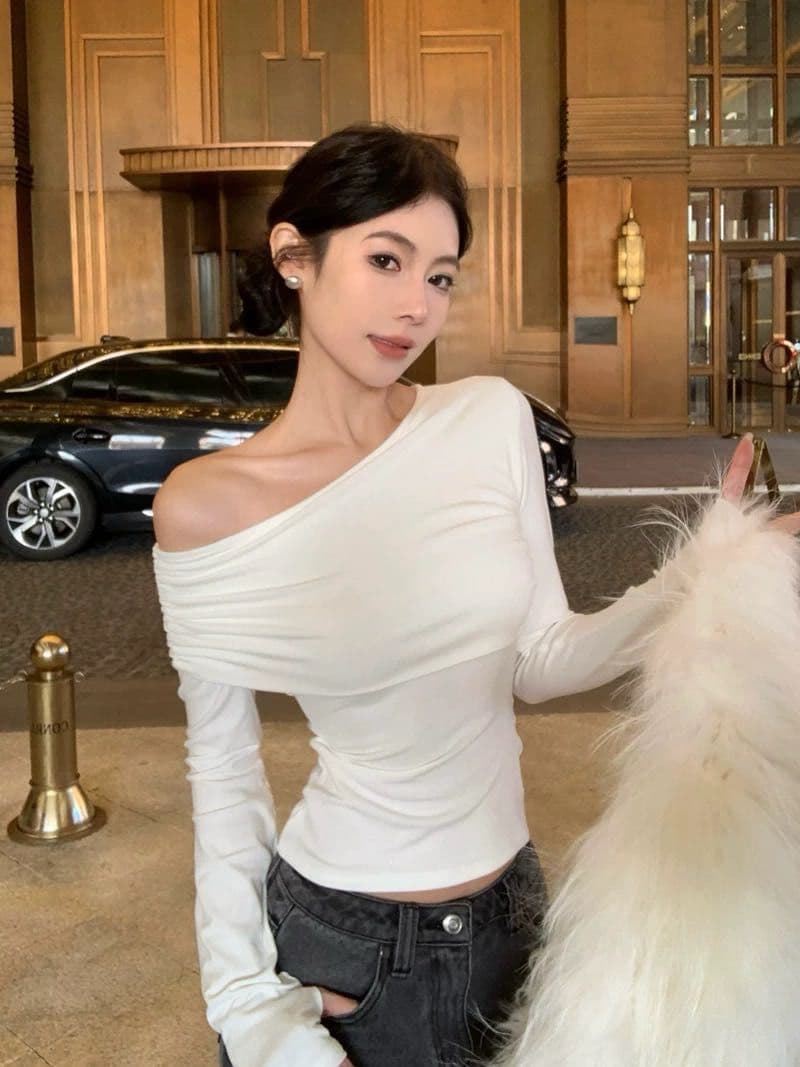긴팔 비스듬한 칼라 튜브탑 슬림해 보이는 오프숄더 섹시함 오프숄더 긴팔 맨위 핫걸 몸매 가꾸기 디자인 센스 티셔츠 상세 이미지 7