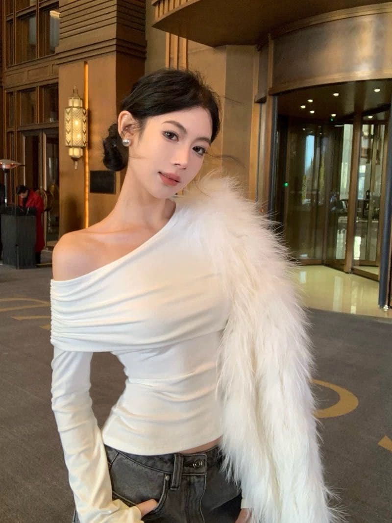 긴팔 비스듬한 칼라 튜브탑 슬림해 보이는 오프숄더 섹시함 오프숄더 긴팔 맨위 핫걸 몸매 가꾸기 디자인 센스 티셔츠 상세 이미지 8