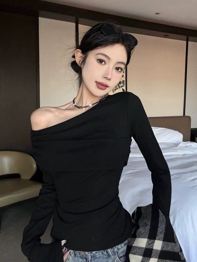 긴팔 비스듬한 칼라 튜브탑 슬림해 보이는 오프숄더 섹시함 오프숄더 긴팔 맨위 핫걸 몸매 가꾸기 디자인 센스 티셔츠 상세 이미지 12