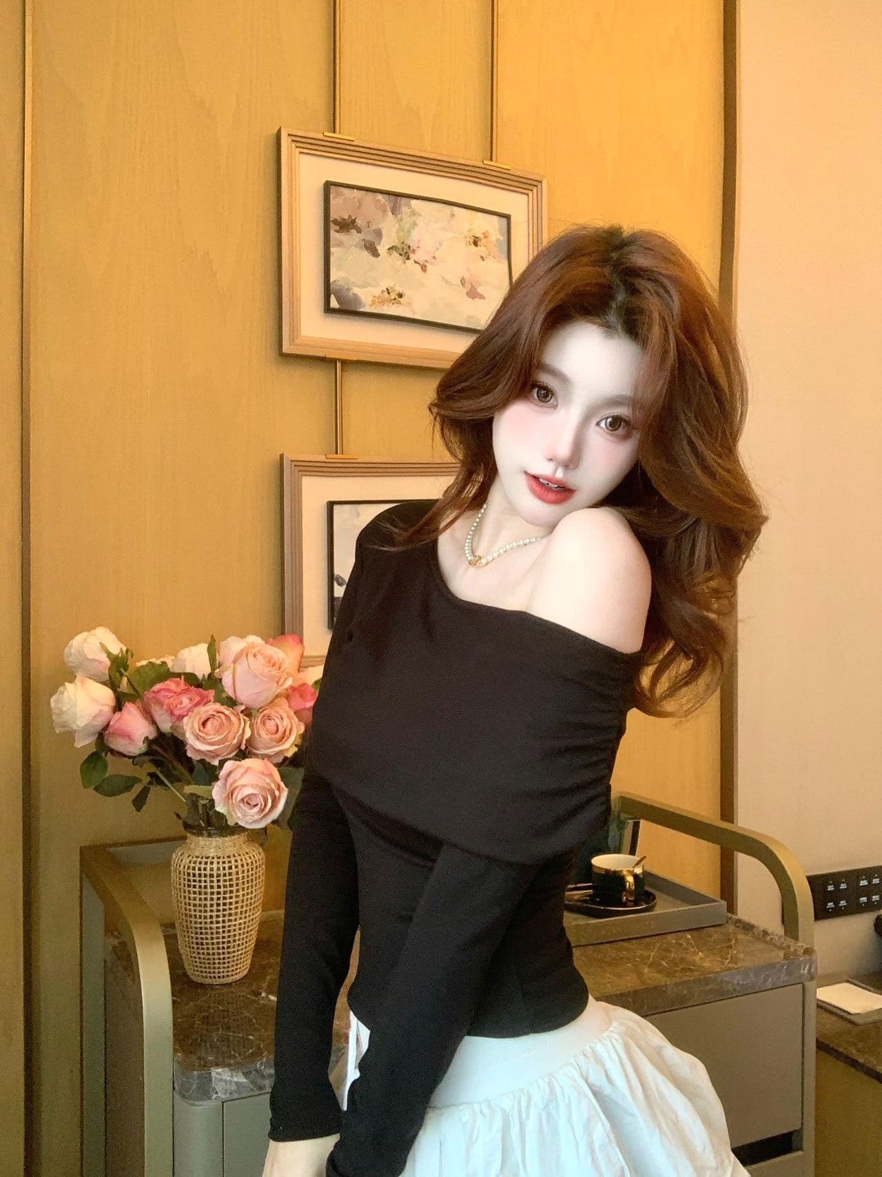 긴팔 비스듬한 칼라 튜브탑 슬림해 보이는 오프숄더 섹시함 오프숄더 긴팔 맨위 핫걸 몸매 가꾸기 디자인 센스 티셔츠 상세 이미지 27