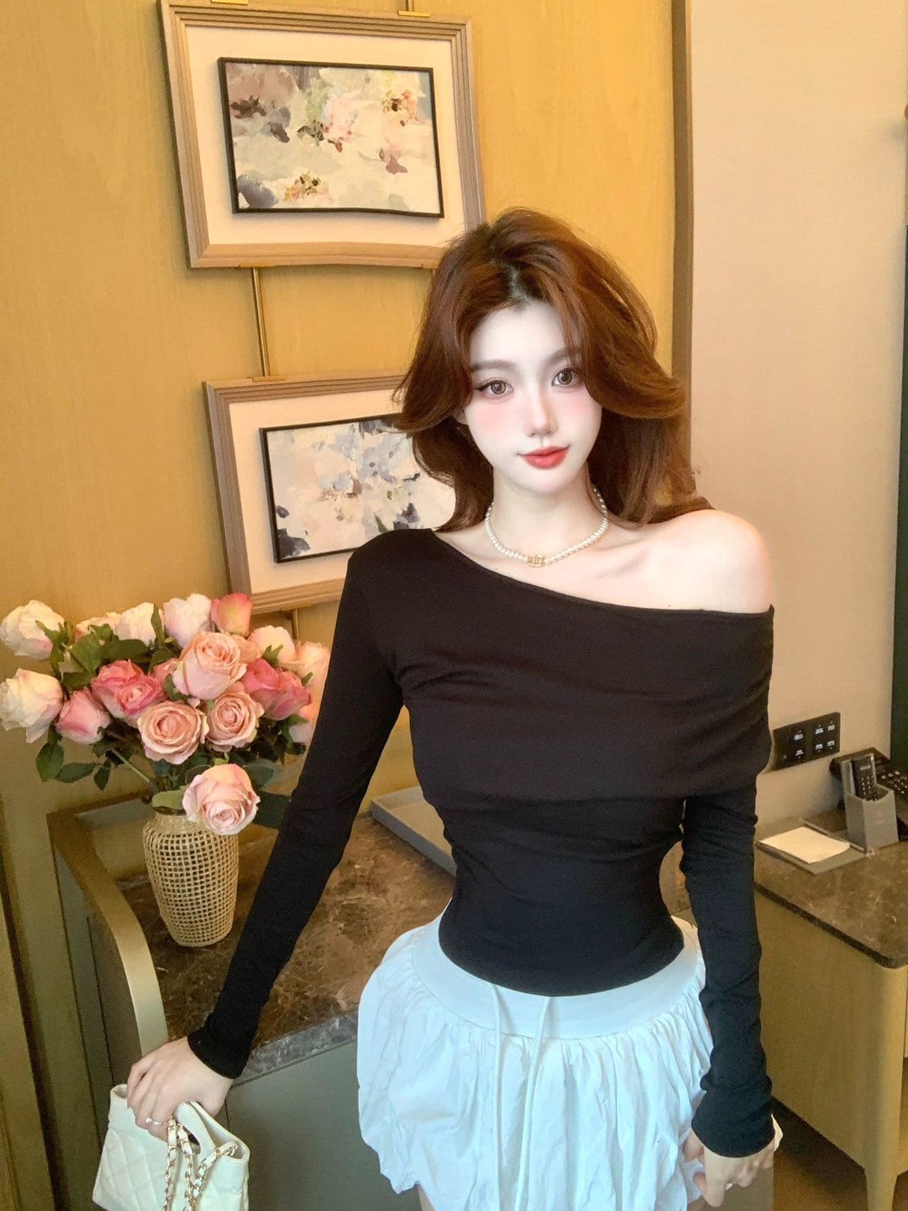 긴팔 비스듬한 칼라 튜브탑 슬림해 보이는 오프숄더 섹시함 오프숄더 긴팔 맨위 핫걸 몸매 가꾸기 디자인 센스 티셔츠 상세 이미지 28