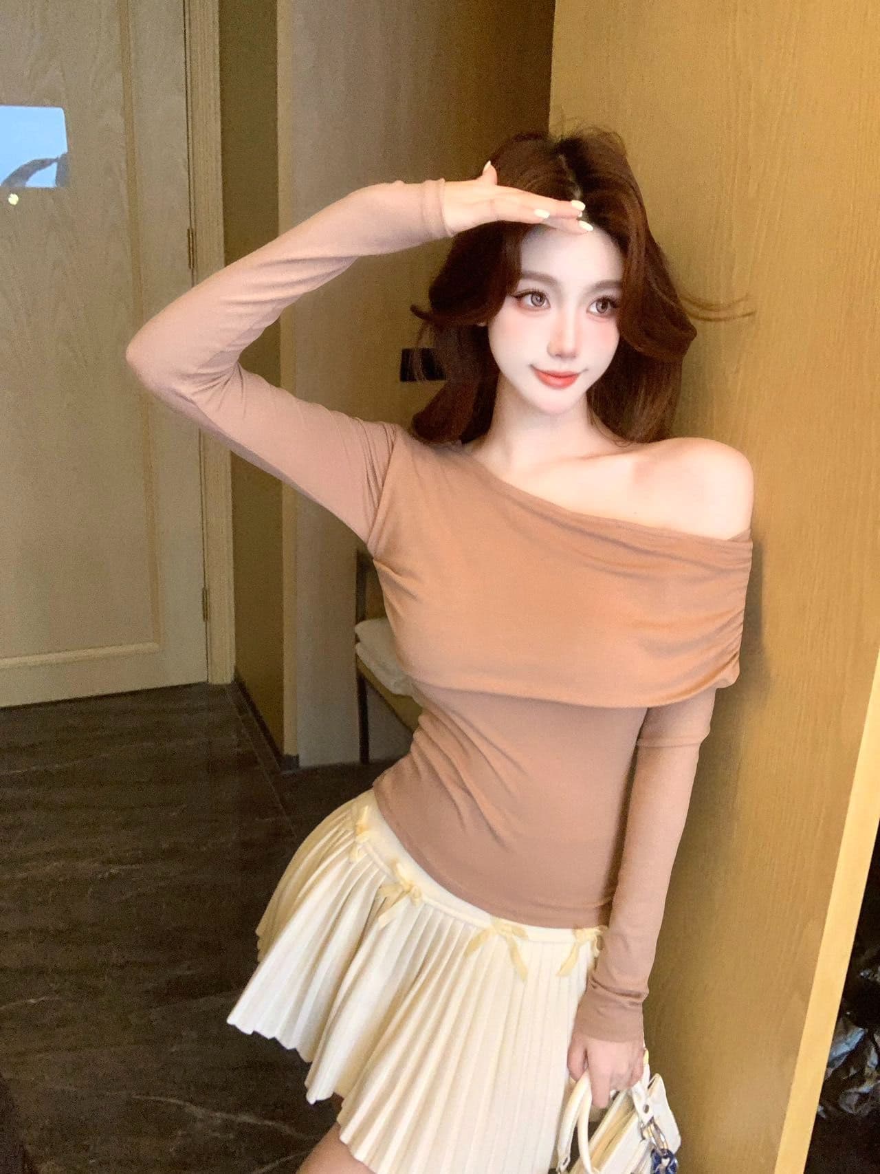 긴팔 비스듬한 칼라 튜브탑 슬림해 보이는 오프숄더 섹시함 오프숄더 긴팔 맨위 핫걸 몸매 가꾸기 디자인 센스 티셔츠 상세 이미지 43
